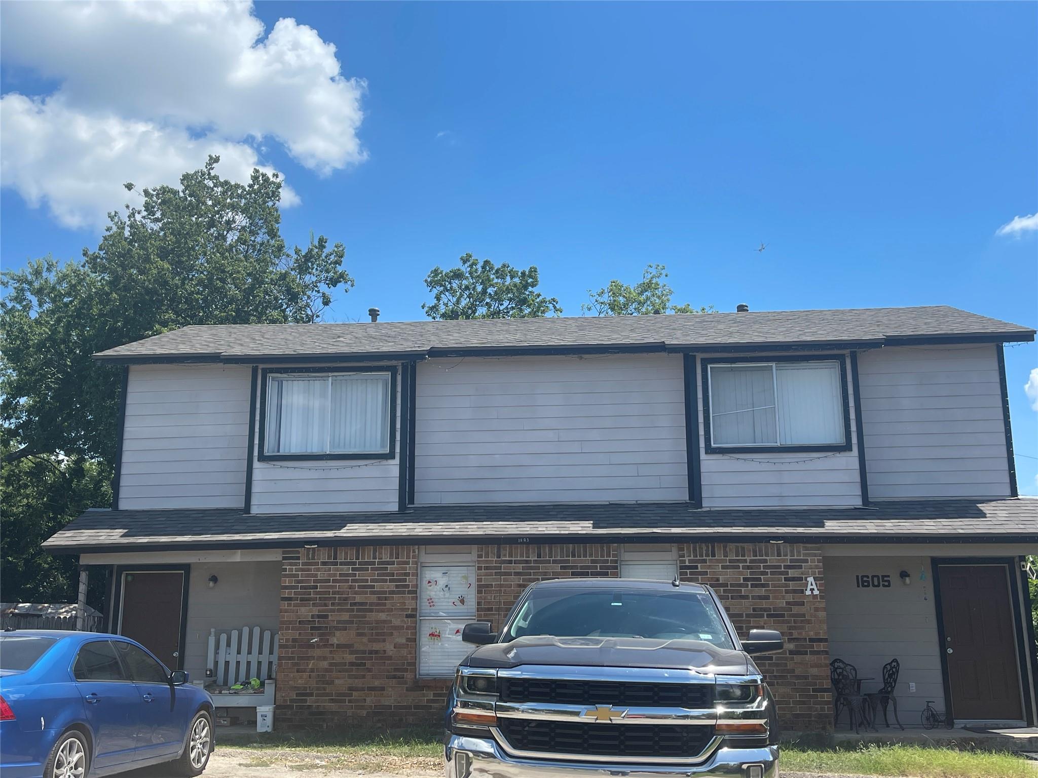 Listing photo 1 of 1605  Pleasant Cv