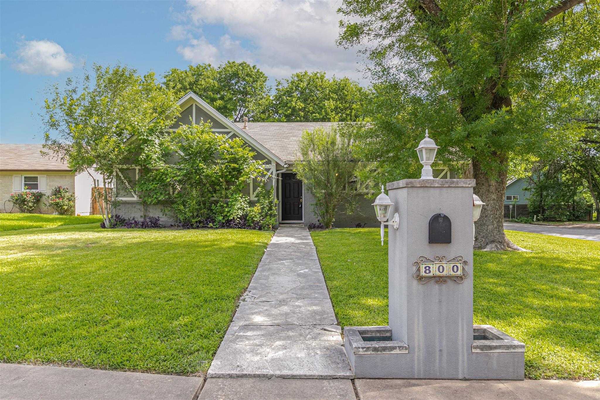 Listing photo 1 of 800  Easy Day Cv