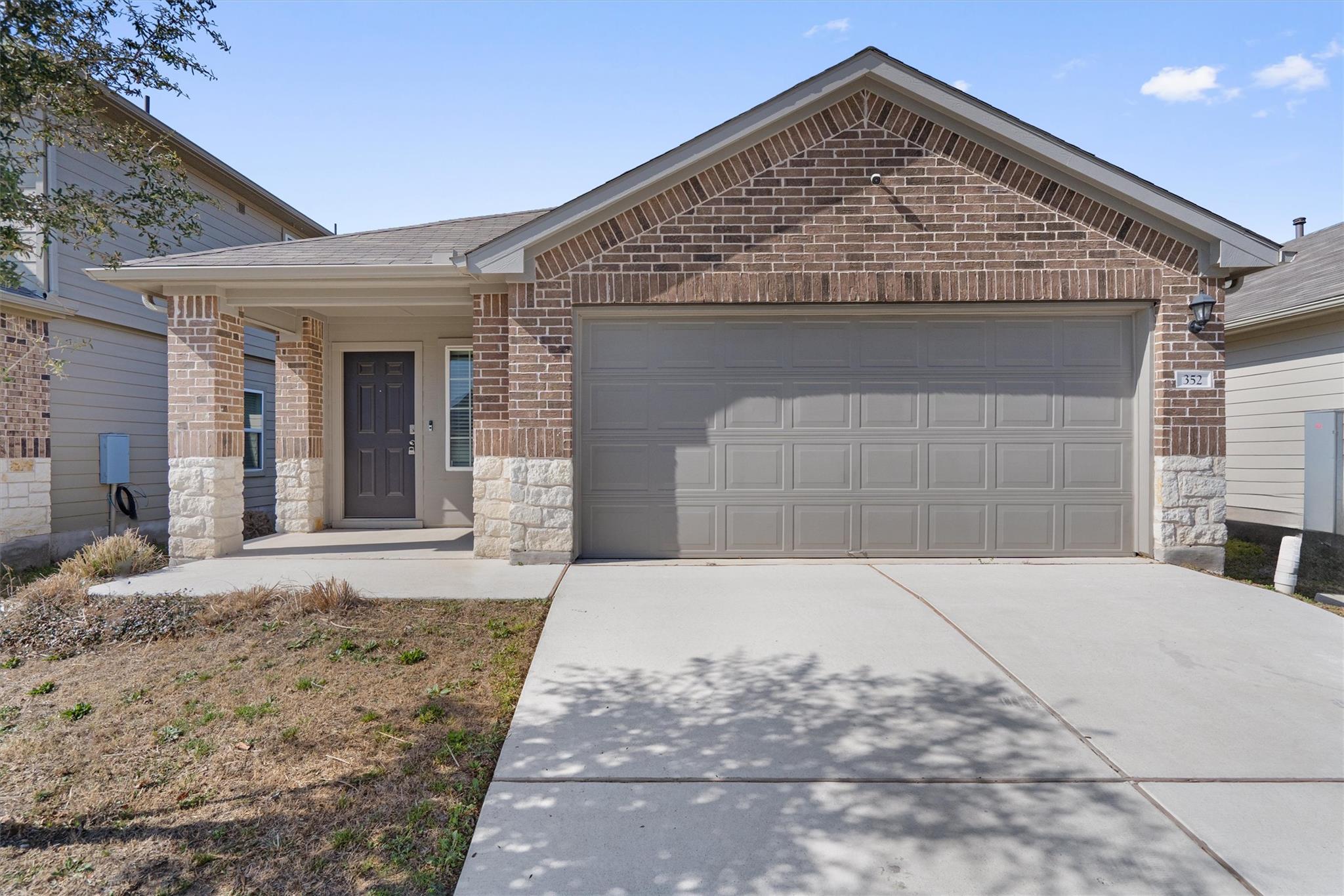 Listing photo 1 of 352  Sickle Loop