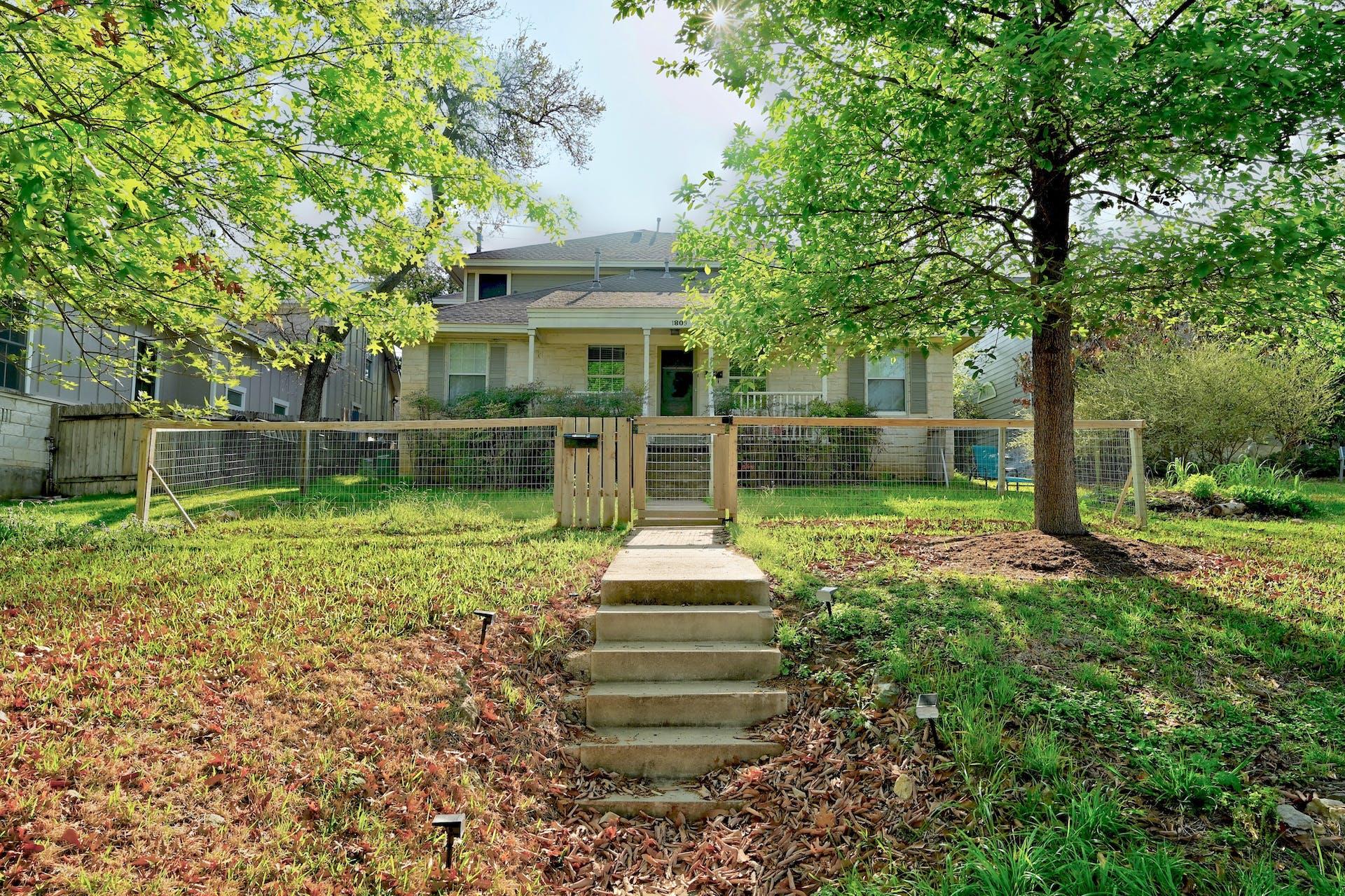 Listing photo 1 of 1809 W 39th St  #A/B