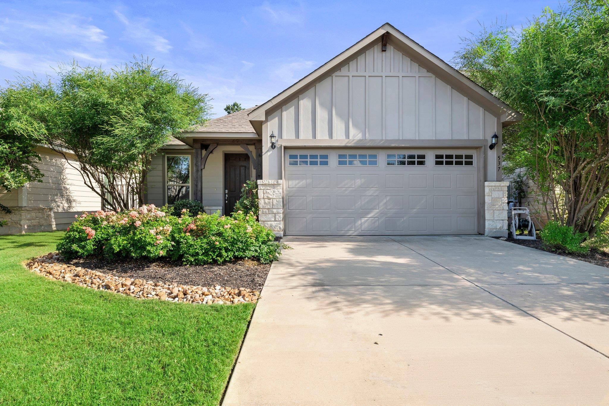 Listing photo 1 of 537  Bonnet Blvd