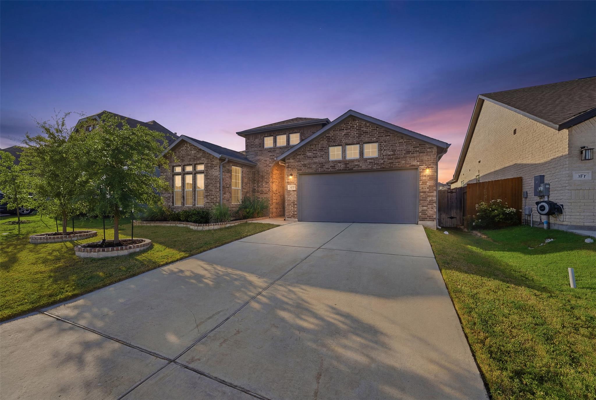 Listing photo 1 of 369  Durian Loop