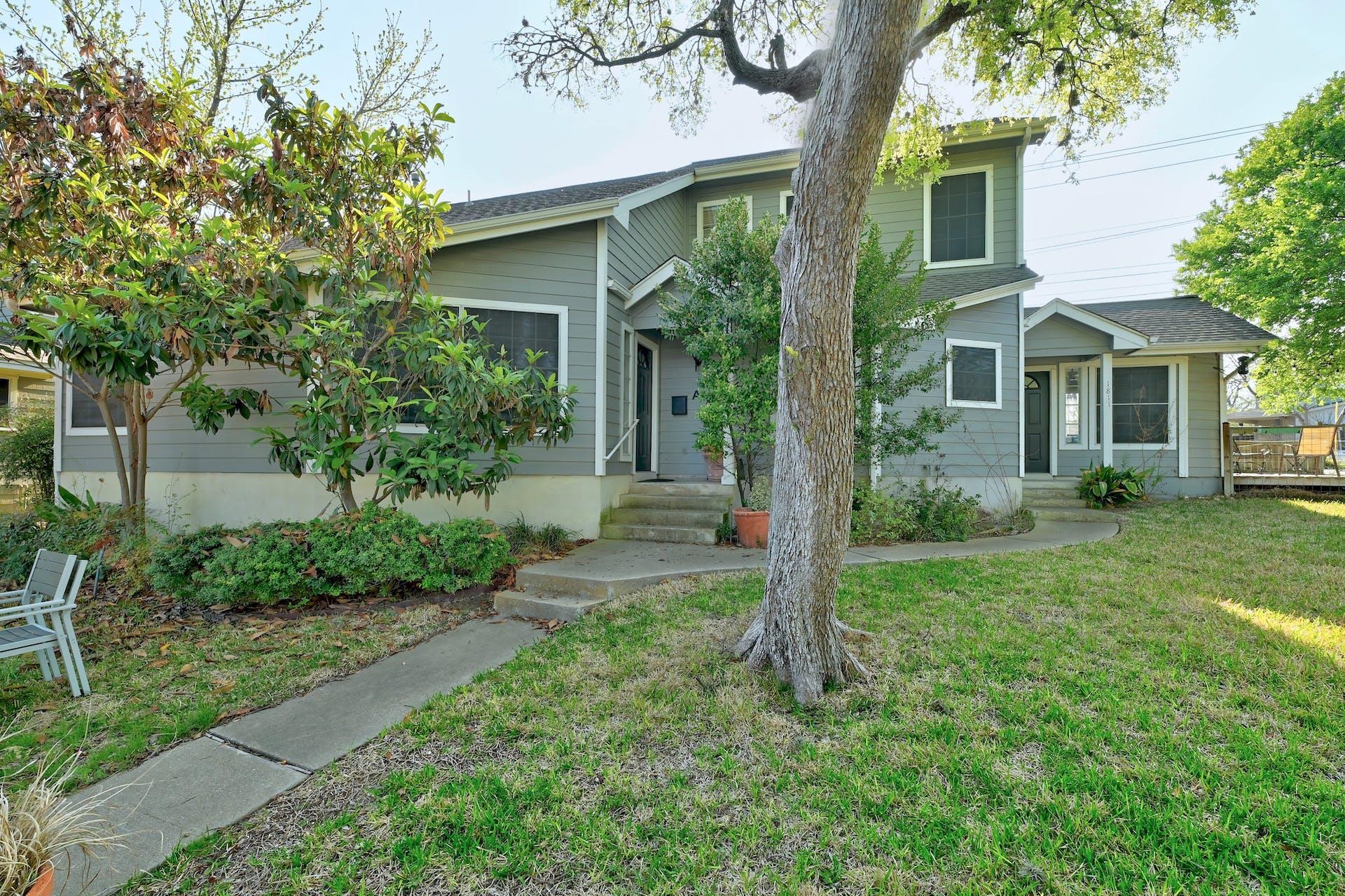 Listing photo 1 of 1811 W 39th St  #A/B