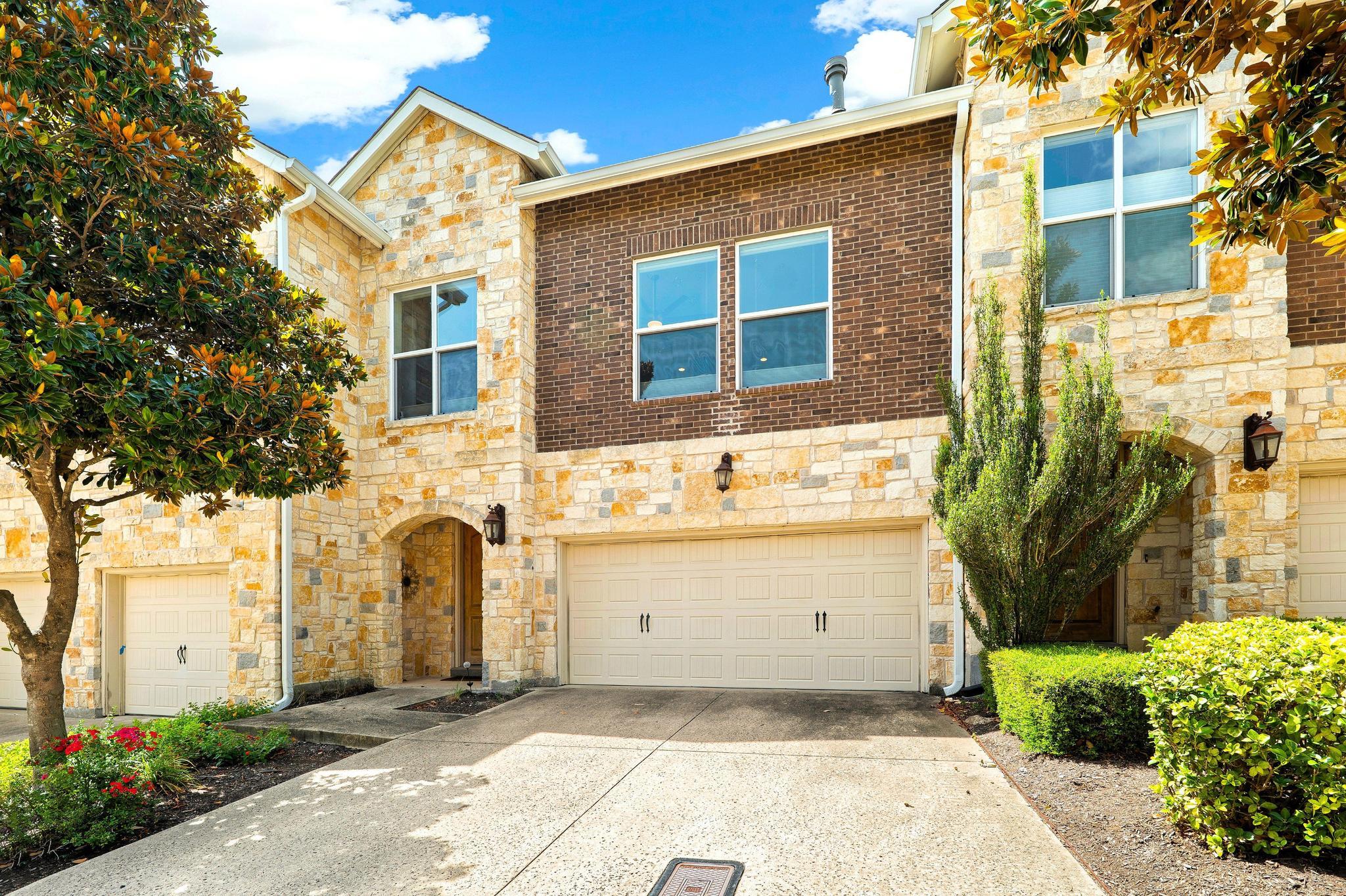 Listing photo 1 of 1215  Haven Ln  #102