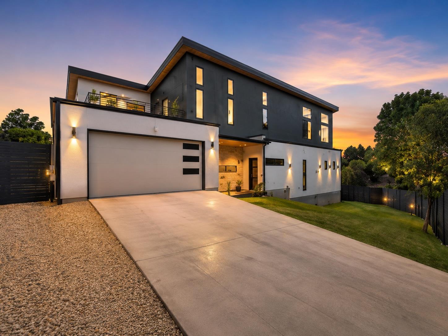 Listing photo 1 of 1712  Saracen Rd