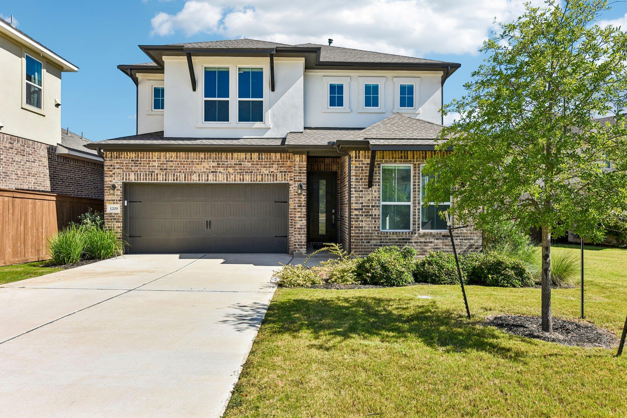 Listing photo 1 of 1209  Willie Ranch Way