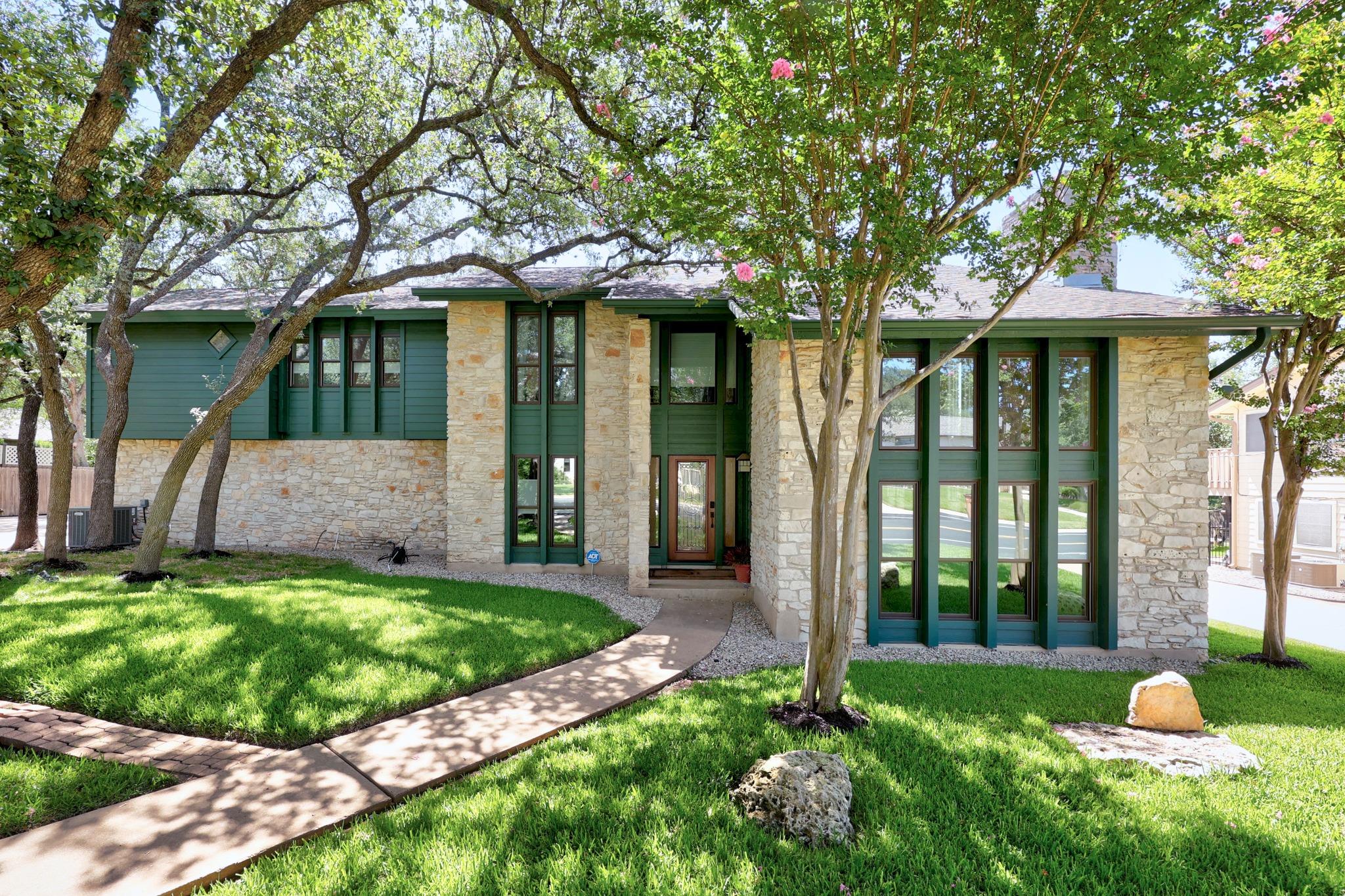 Listing photo 1 of 10805  Spicewood Pkwy