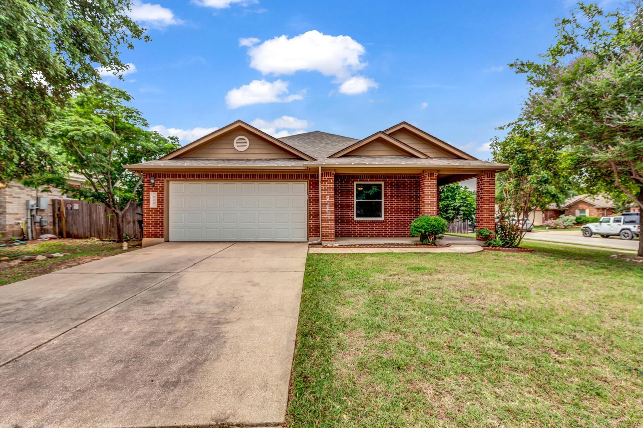 Listing photo 1 of 609  Golden Gate Dr