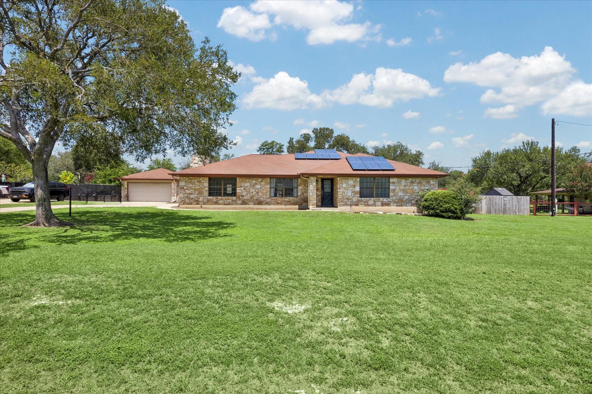 Listing photo 1 of 208  Maple Dr