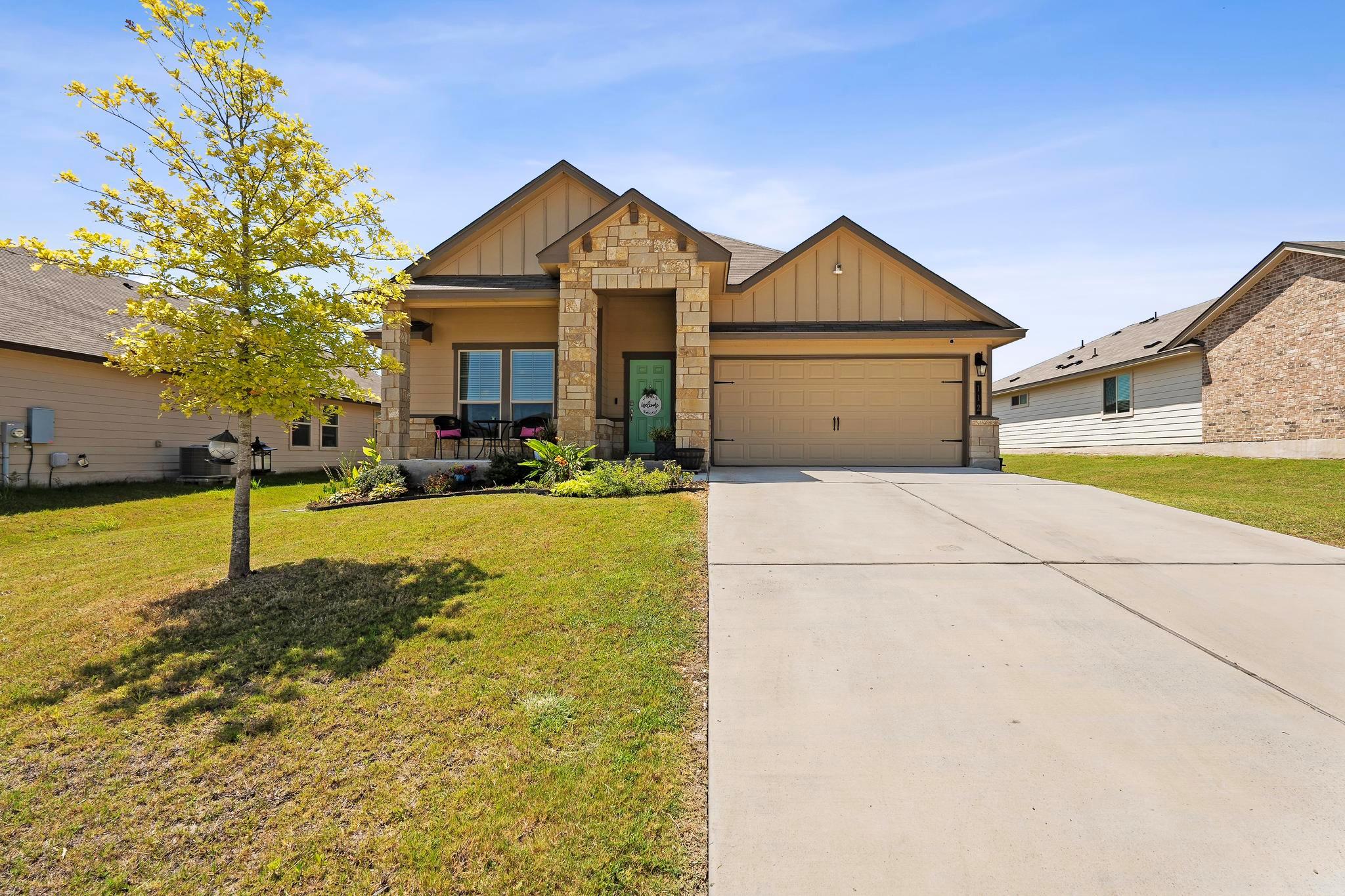Listing photo 1 of 112  Pivot Dr