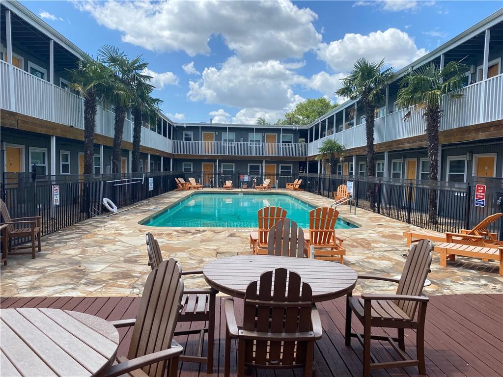 Listing photo 1 of 2401  Manor Rd  #207