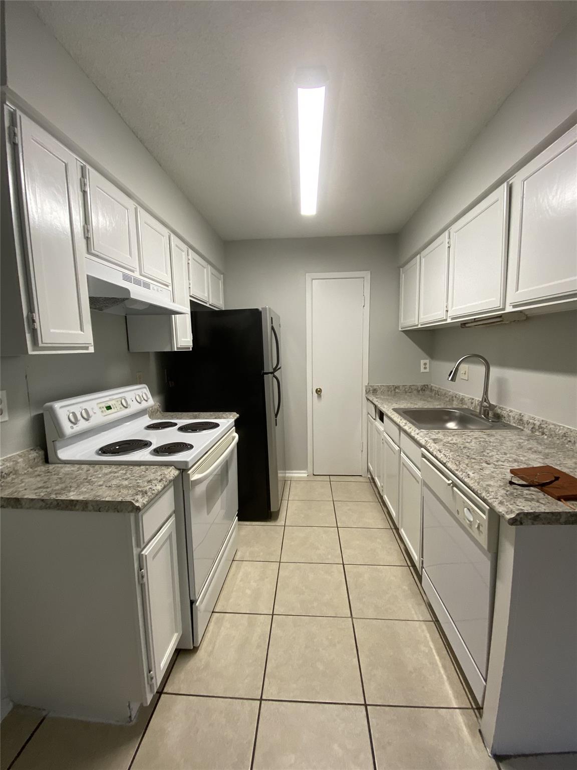 Listing photo 1 of 2602  Aftonshire Way  #A
