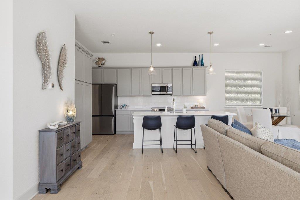 Listing photo 1 of 2050  Lohmans Spur Rd  #603