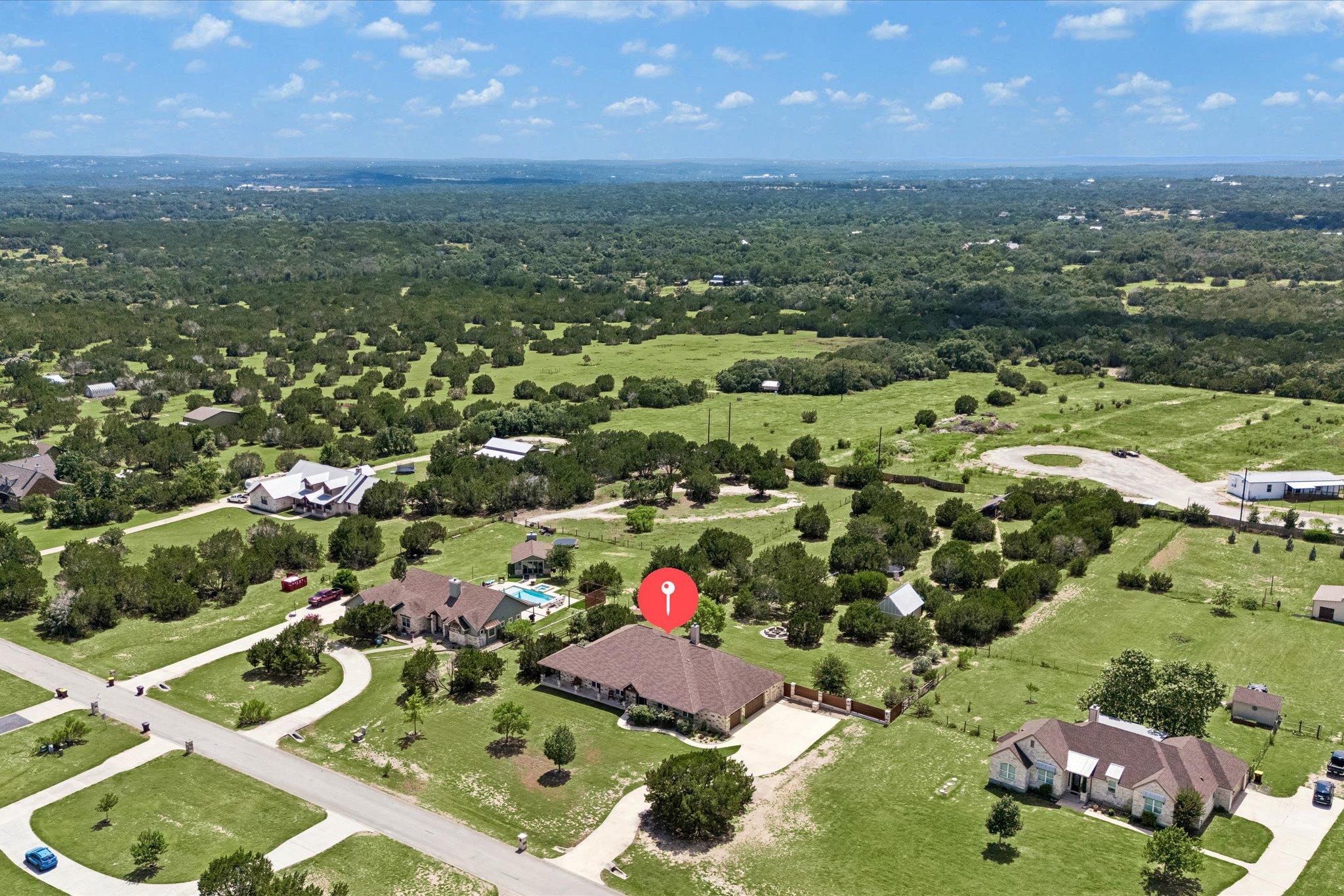 Listing photo 1 of 466  Chama Trce