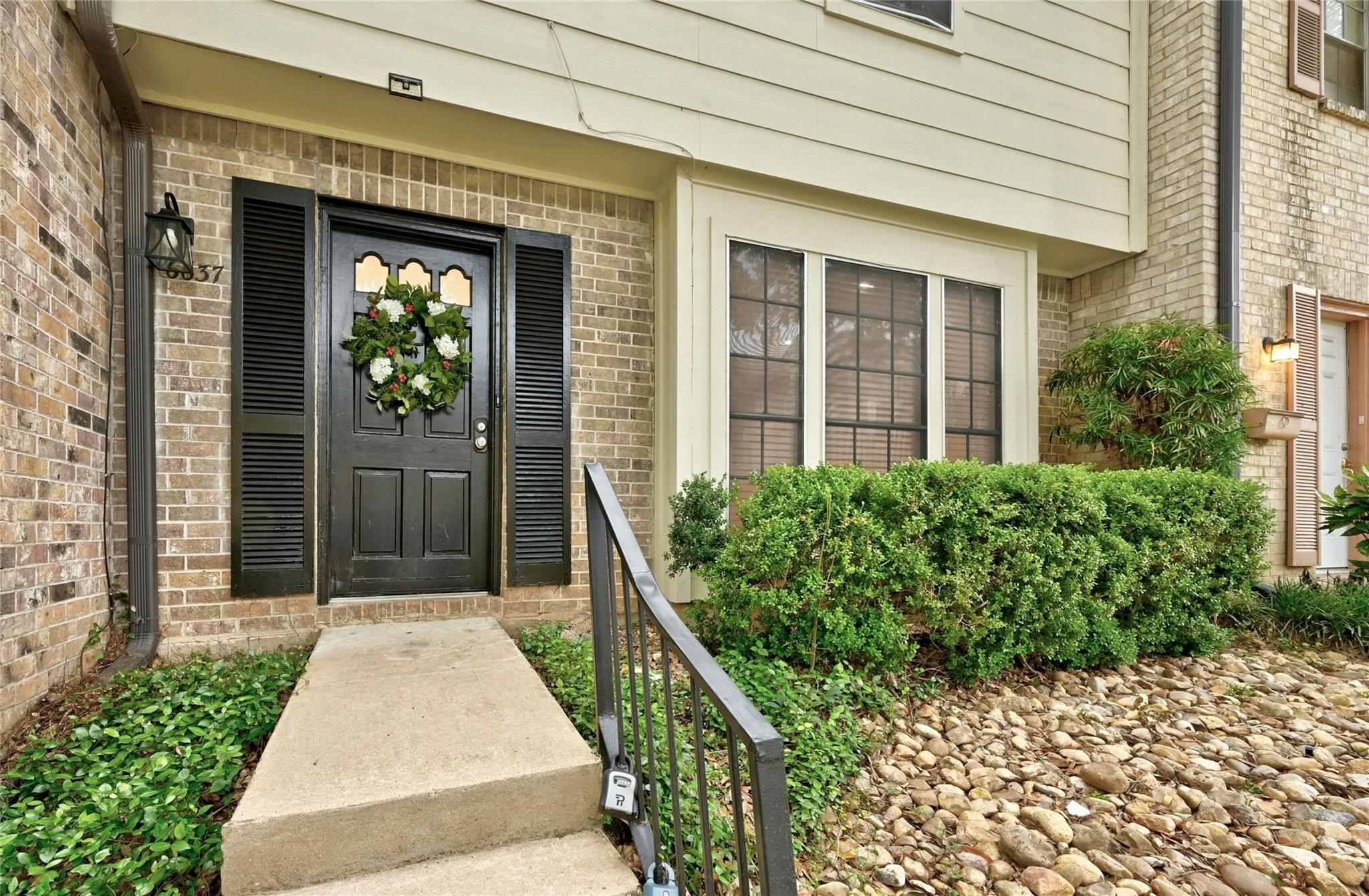 Listing photo 1 of 6637  Valleyside Rd