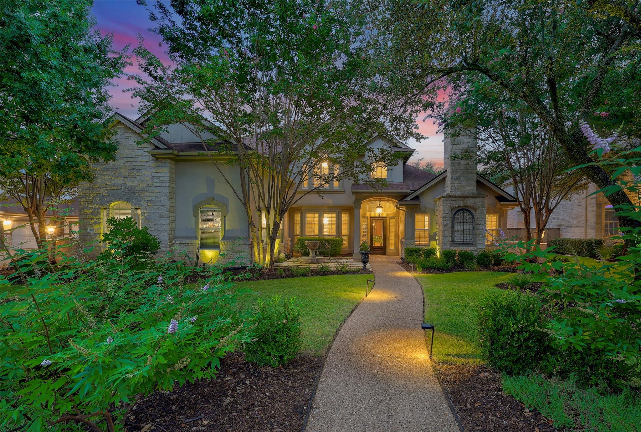 Listing photo 1 of 507  Champions Dr
