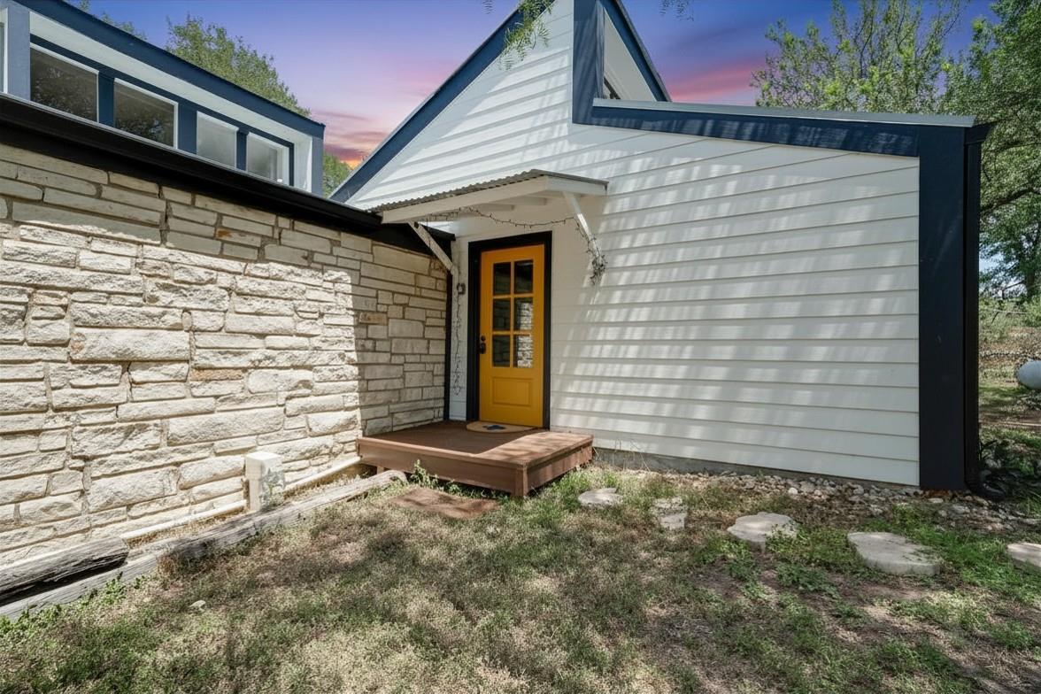 Listing photo 1 of 150  Lakeview Dr