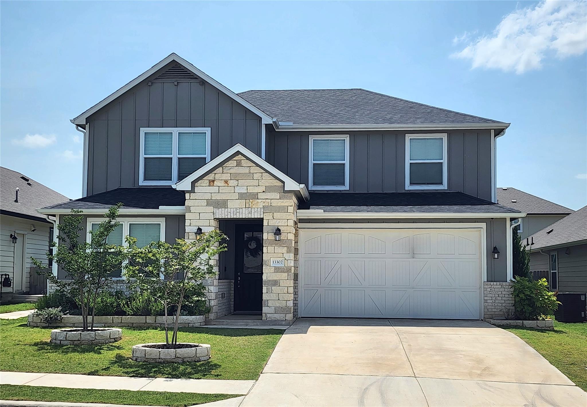 Listing photo 1 of 13302  Henrietta Plz