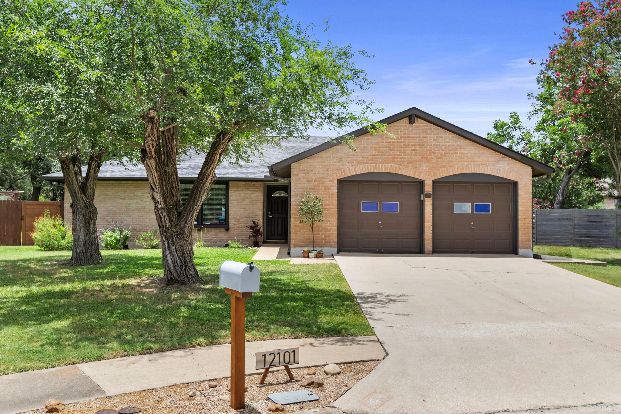Listing photo 1 of 12101  Missel Thrush Ct