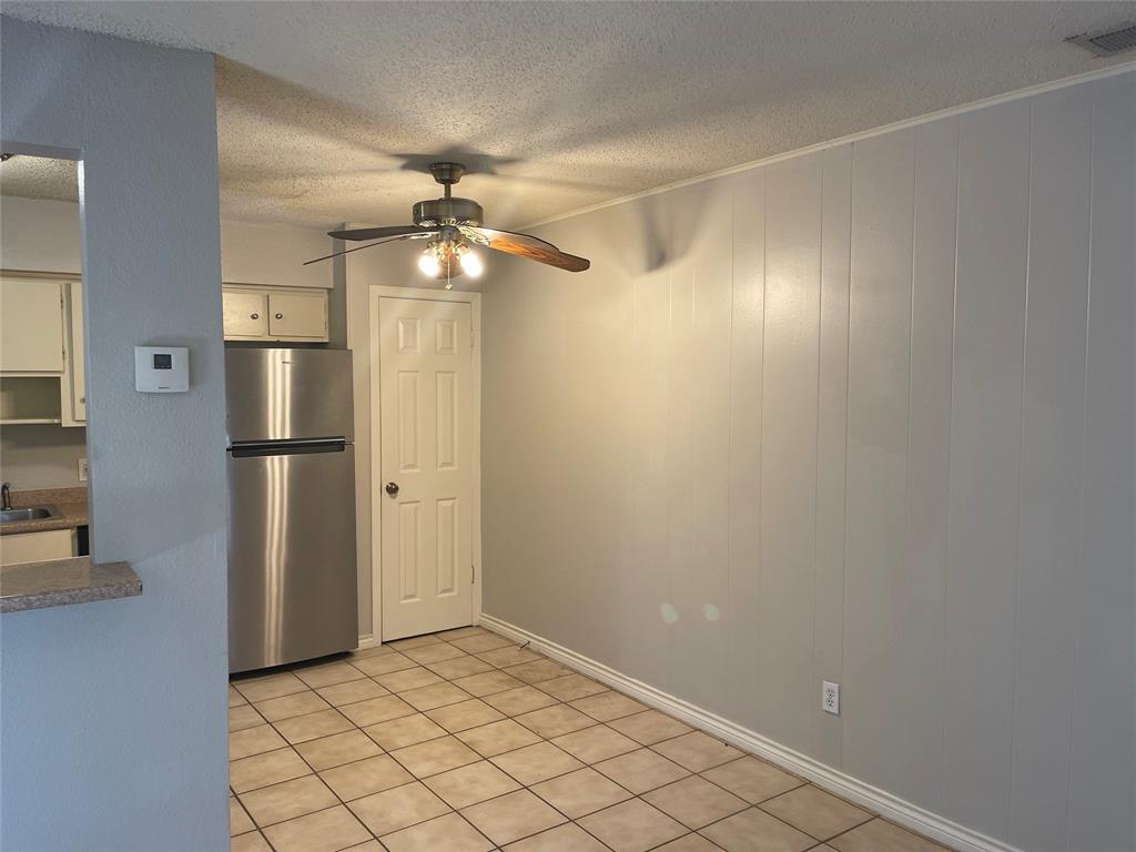 Listing photo 1 of 2304  Barton Village Cir  #104