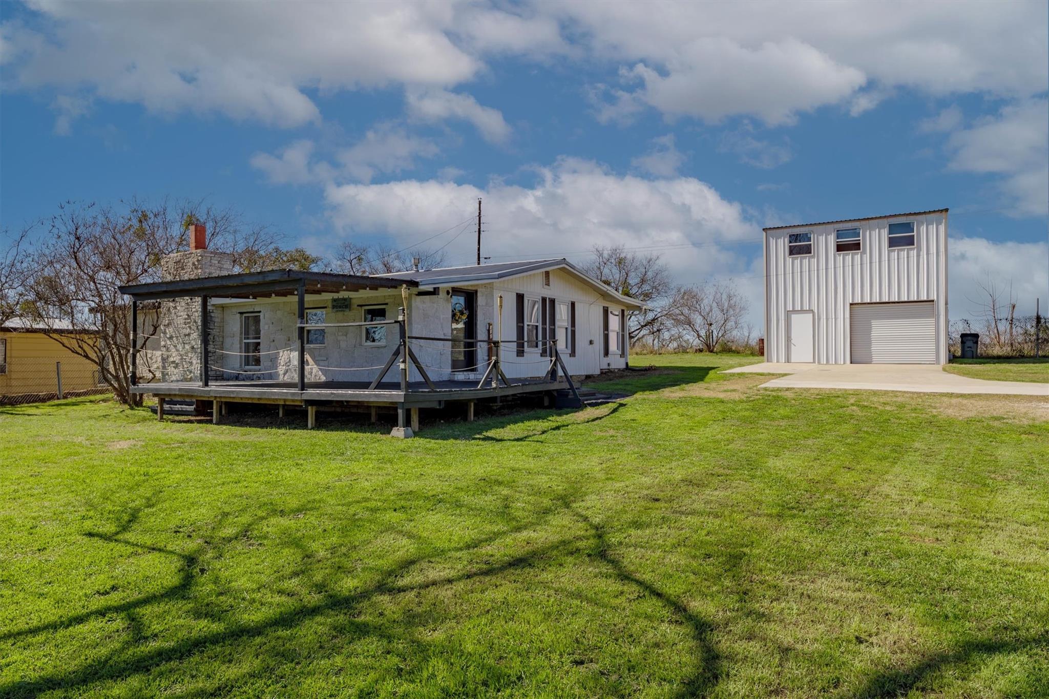 Listing photo 1 of 110  Lakewood Dr