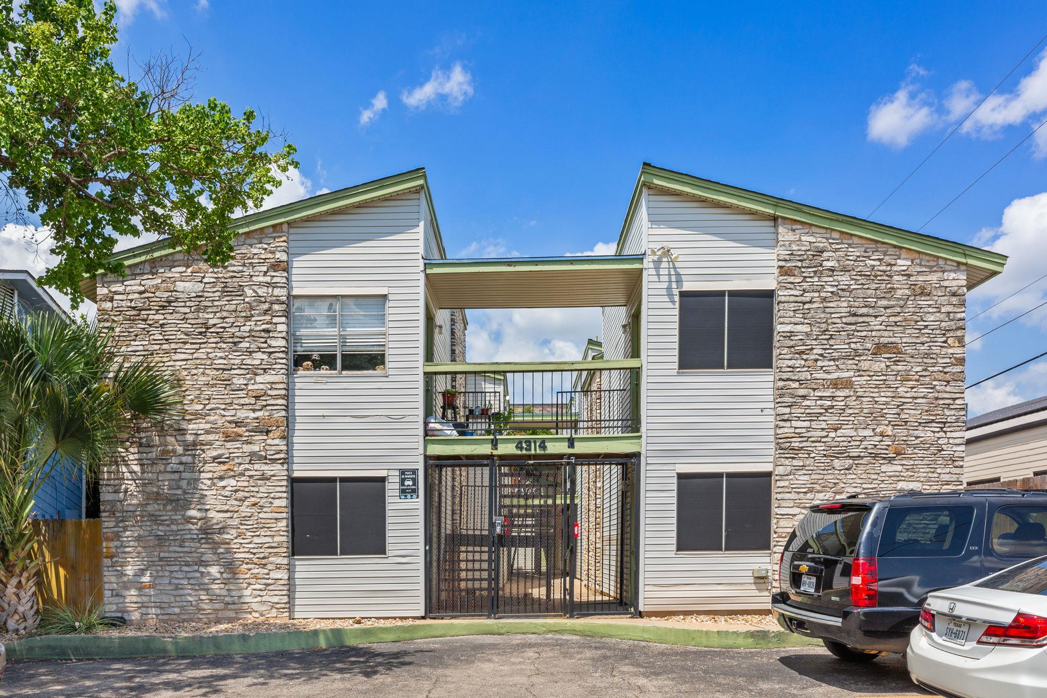 Listing photo 1 of 4314  Gillis St