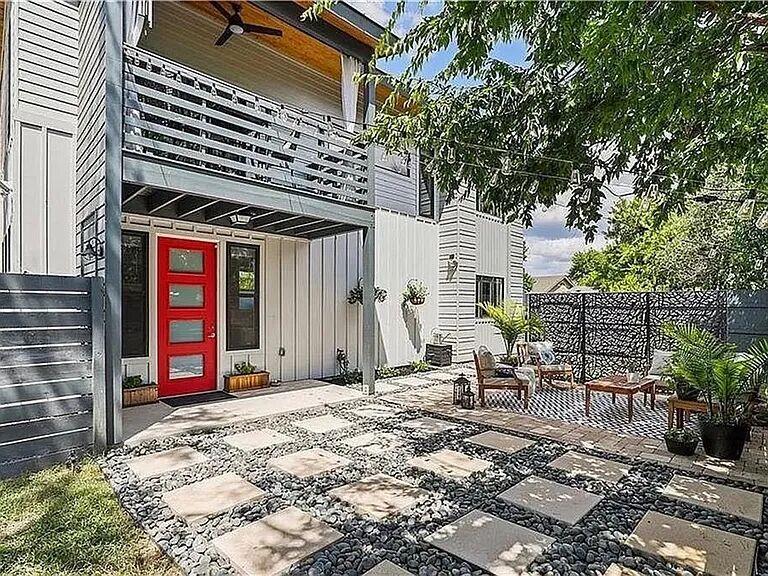 Listing photo 1 of 4601  Kitty Ave  #B