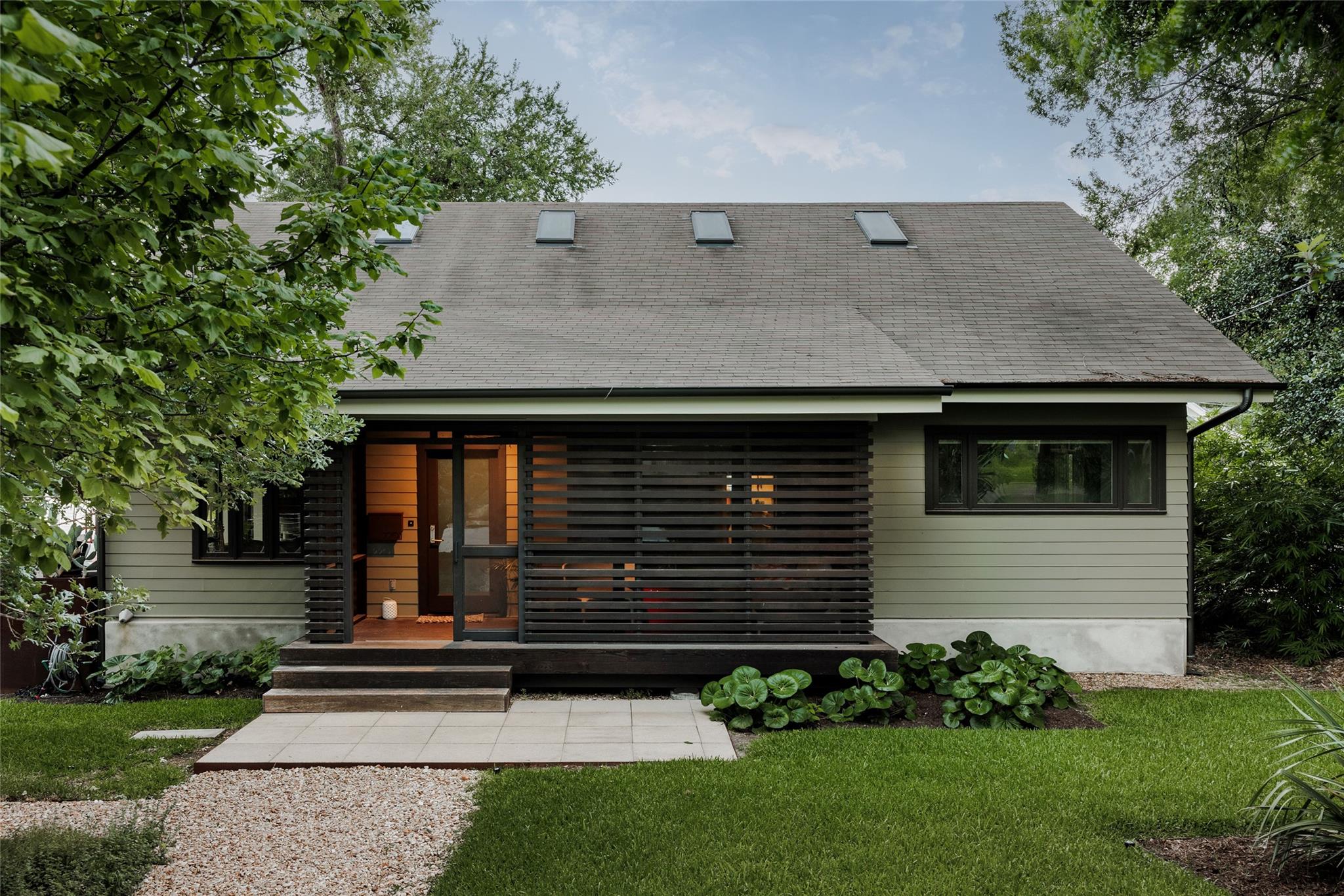 Listing photo 1 of 2201  Bowman Ave