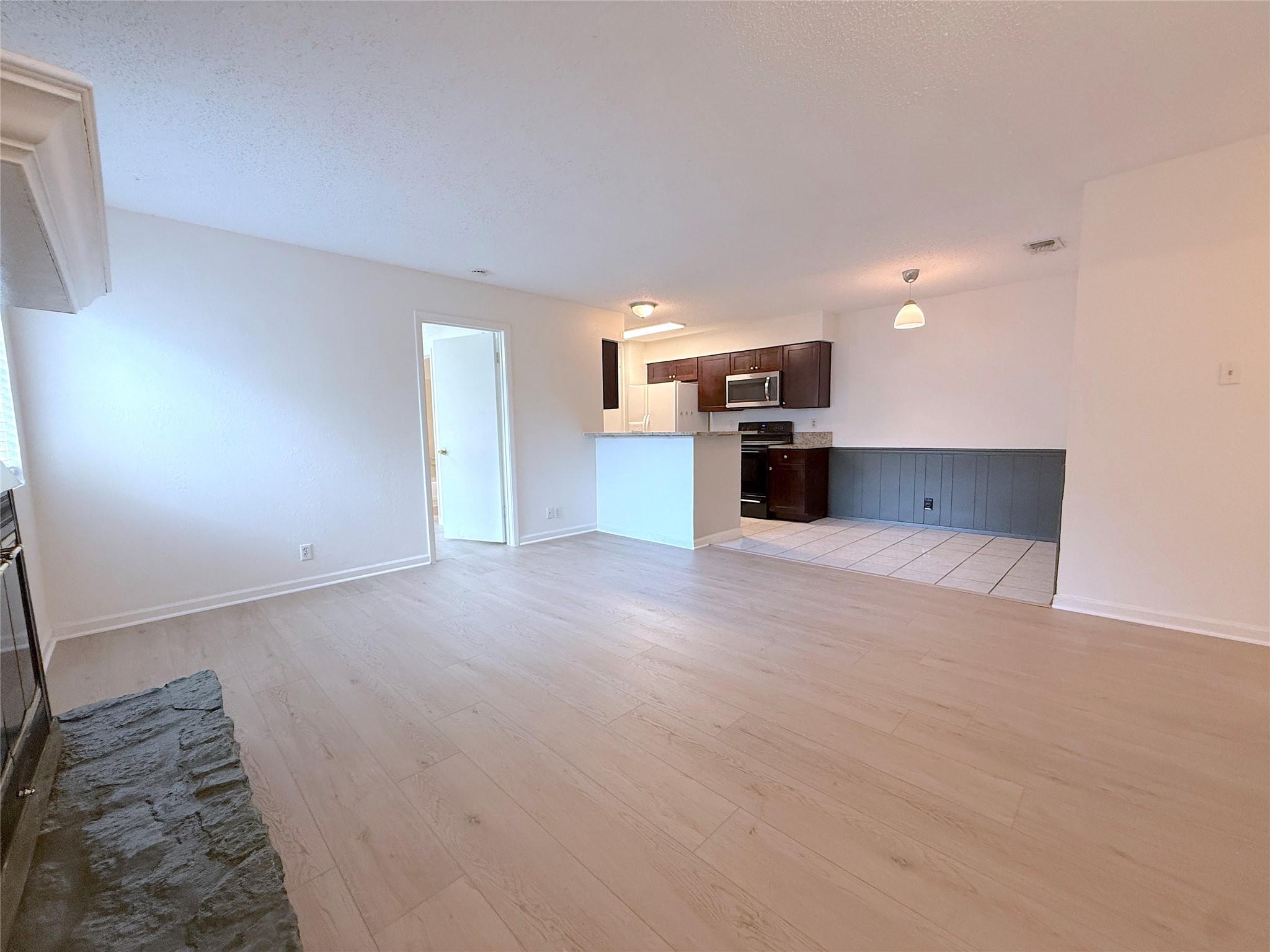 Listing photo 1 of 9900  Hundred Oaks Cir  #A
