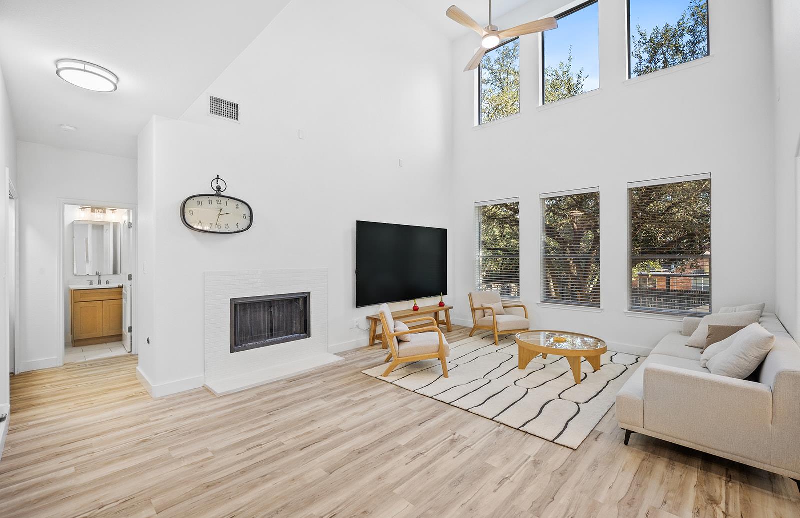 Listing photo 1 of 313  El Socorro Ln