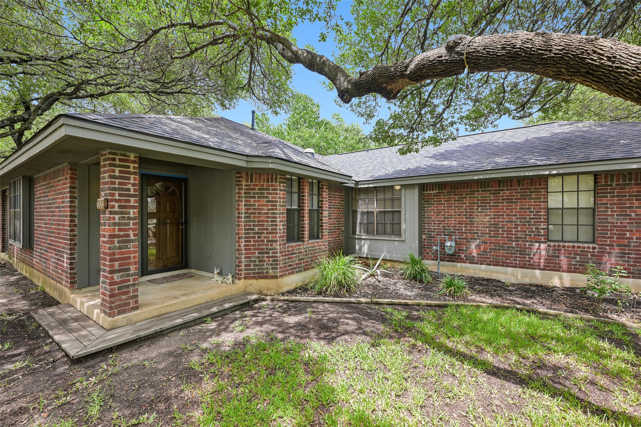 Listing photo 1 of 606  Prize Oaks Dr