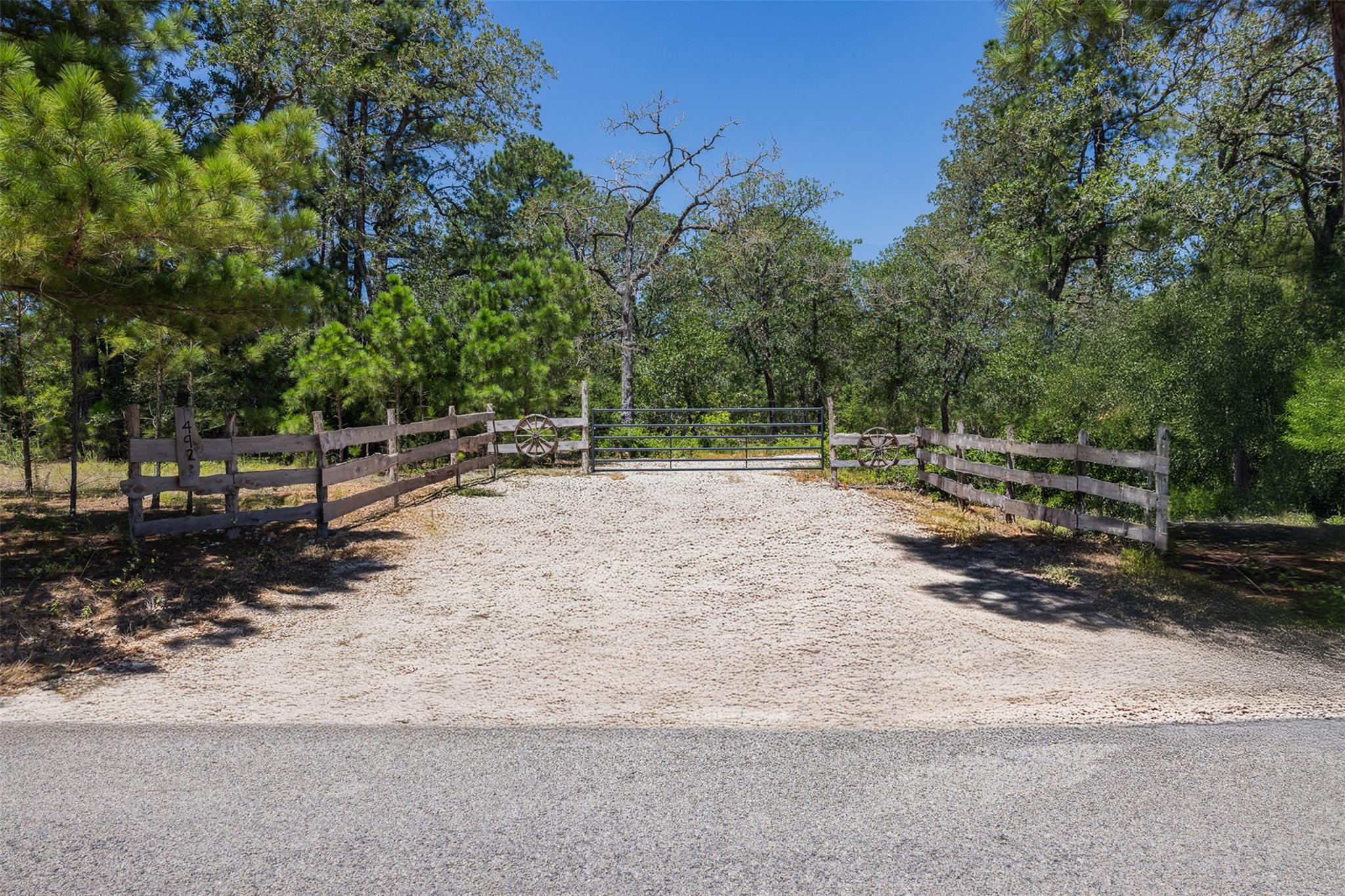 Listing photo 1 of 492 S Old Potato Rd