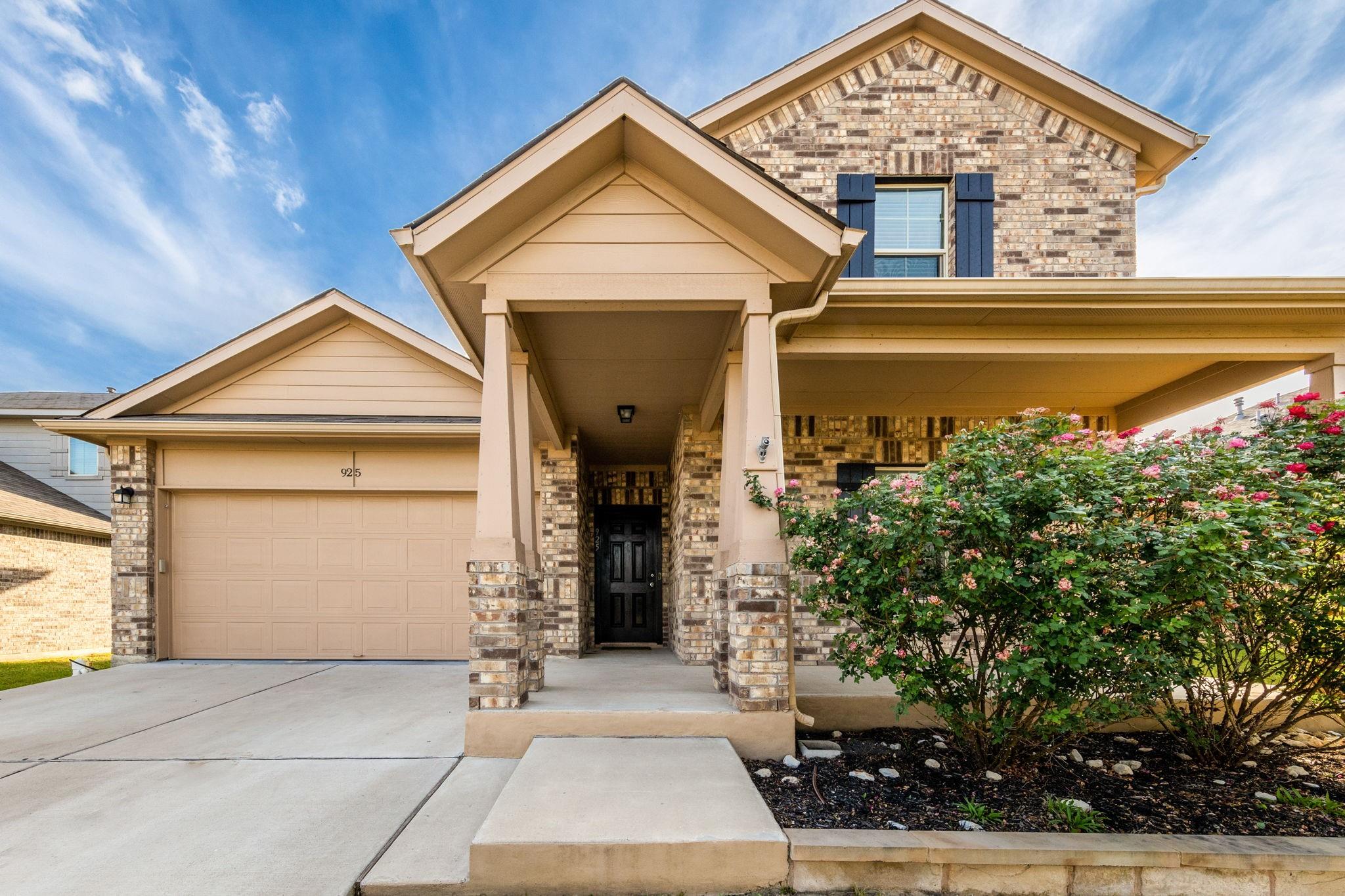 Listing photo 1 of 925  Woodduck Trl