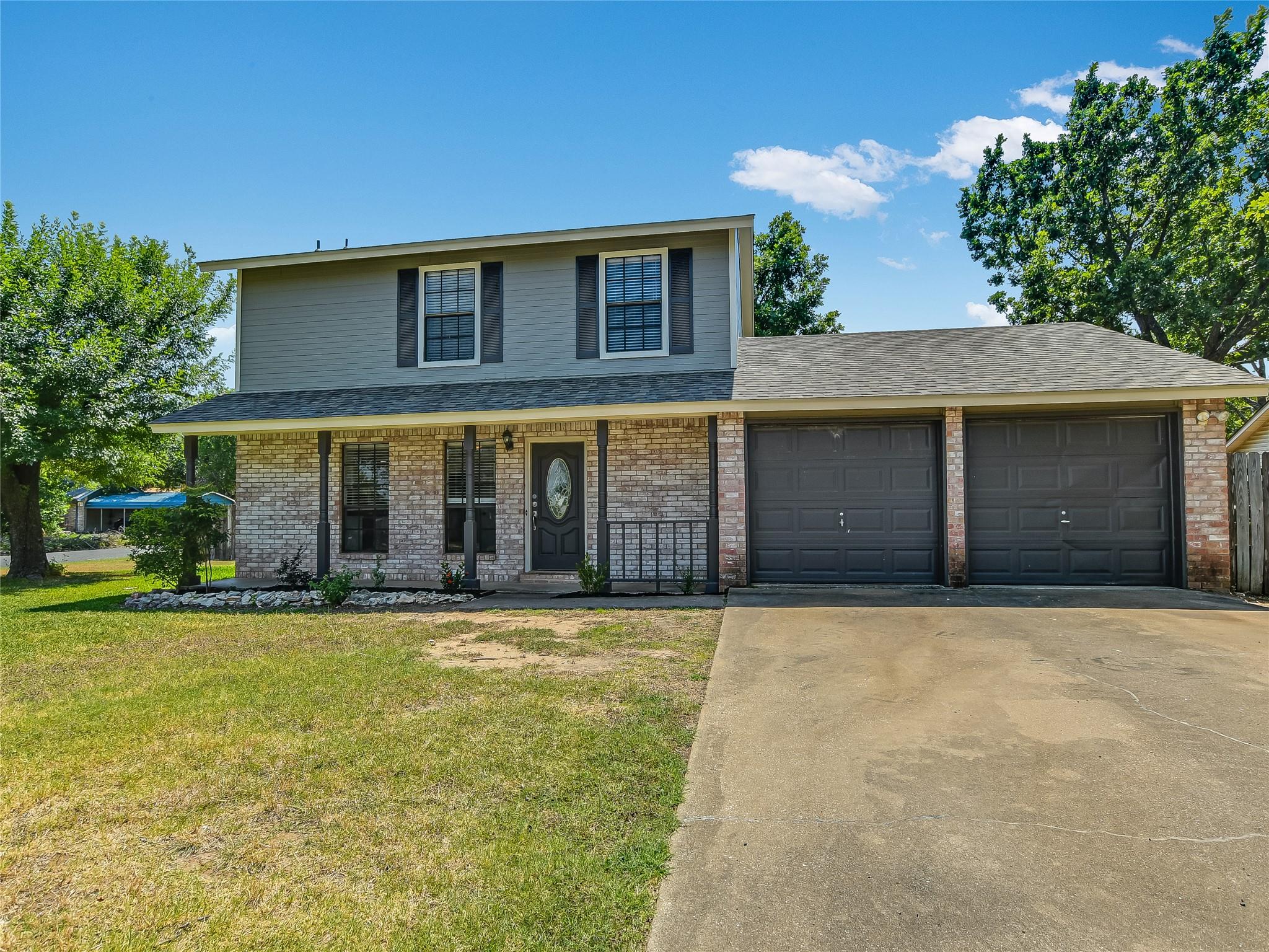 Listing photo 1 of 300  North Field St
