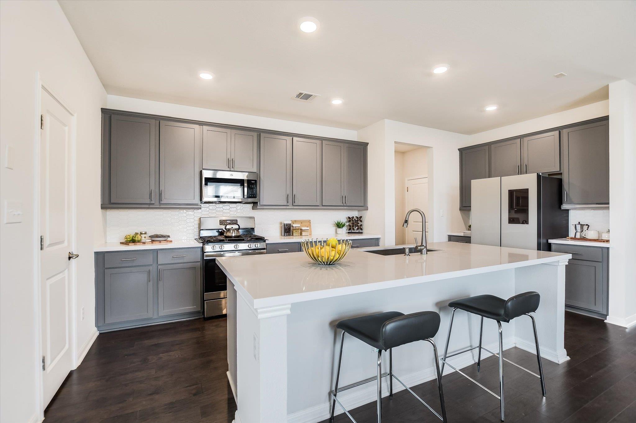Listing photo 1 of 512  Voyage Trce