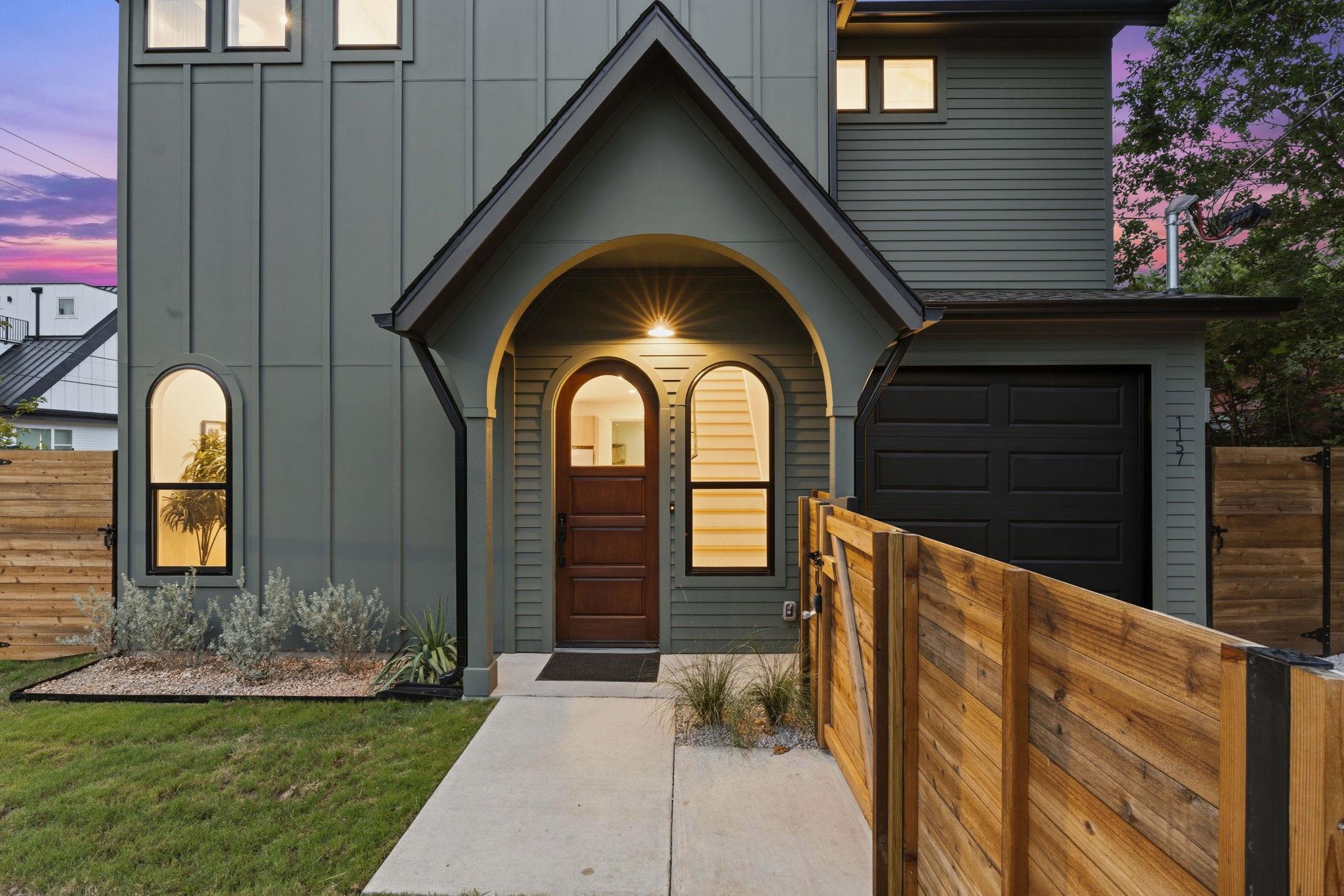Listing photo 1 of 1157  Nickols Ave