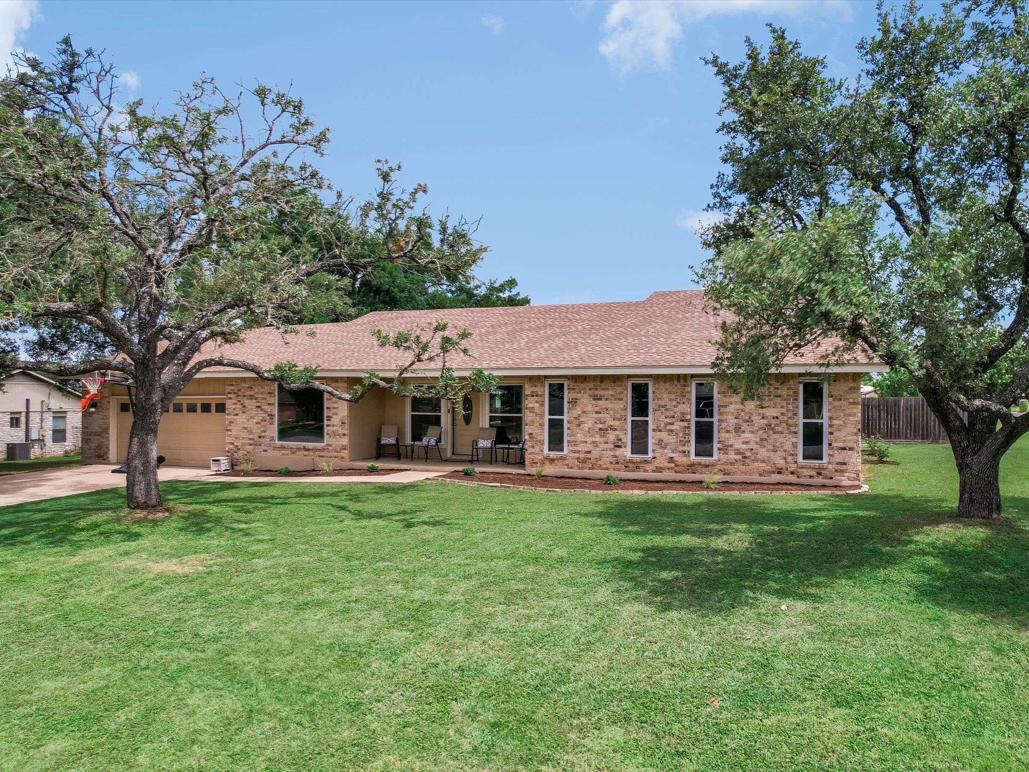 Listing photo 1 of 1433  Windcrest Dr