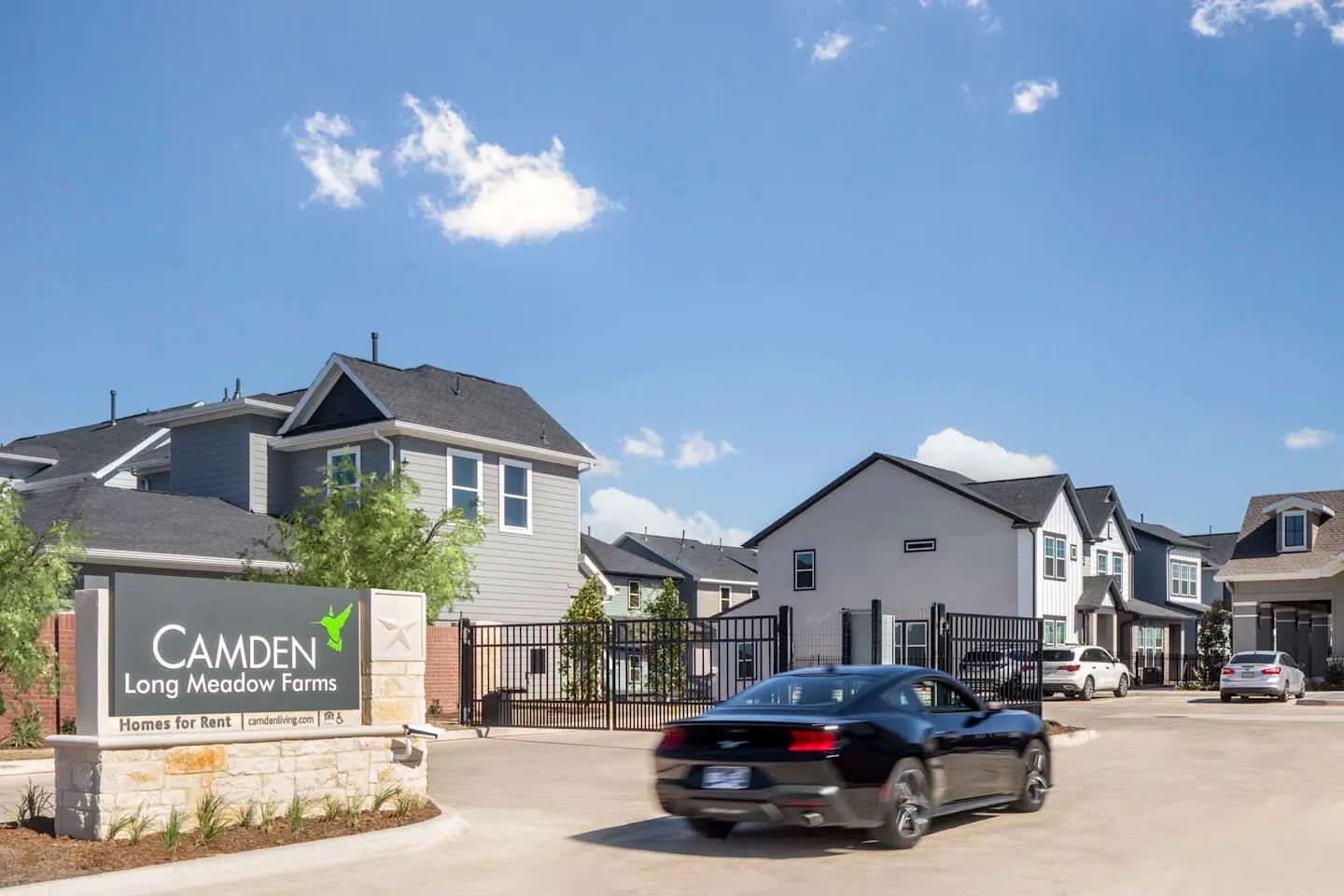 Listing photo 1 of 5300  Berkley Knoll Cir  #173