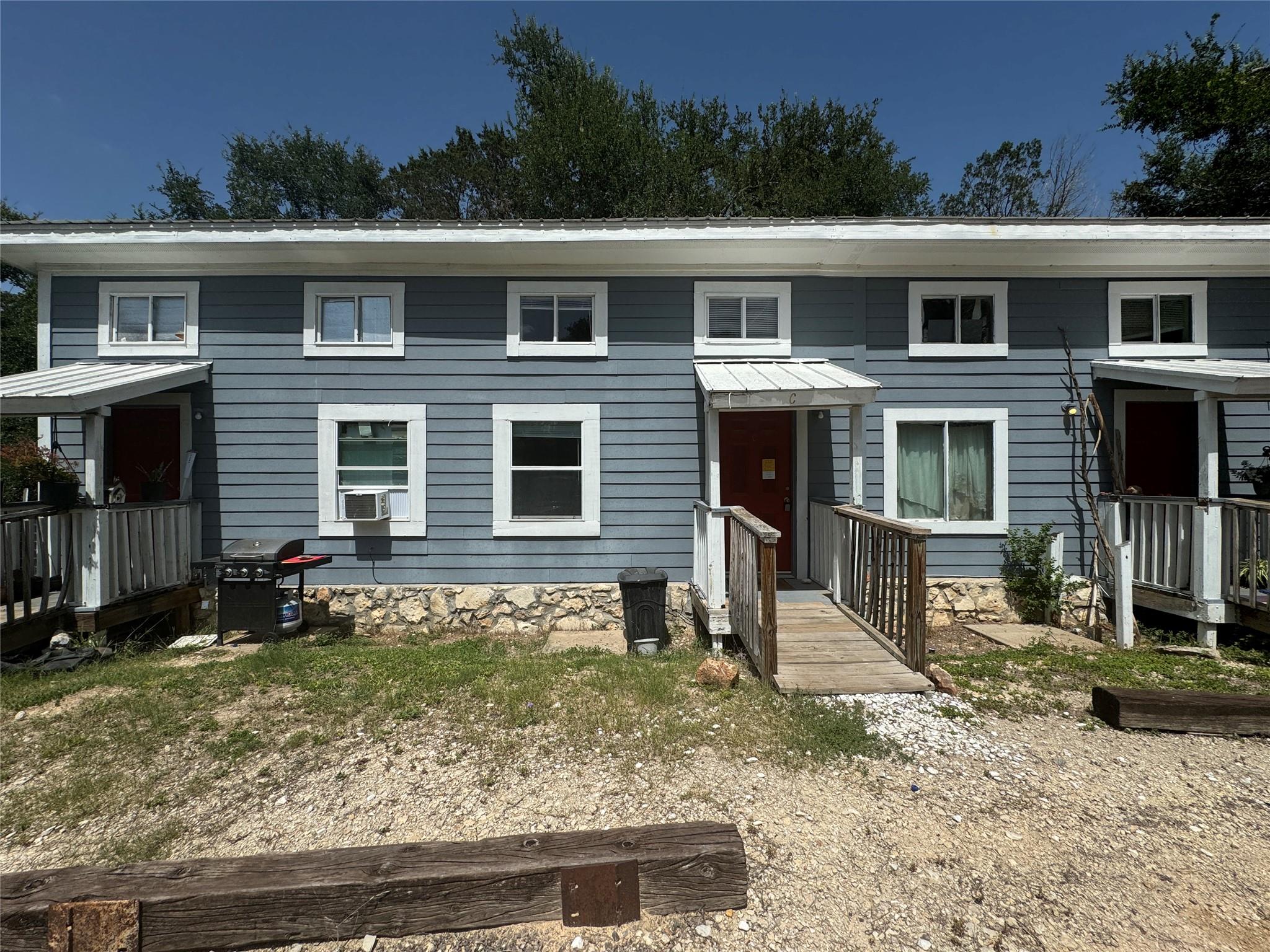 Listing photo 1 of 1108 W McCarty Ln  #C