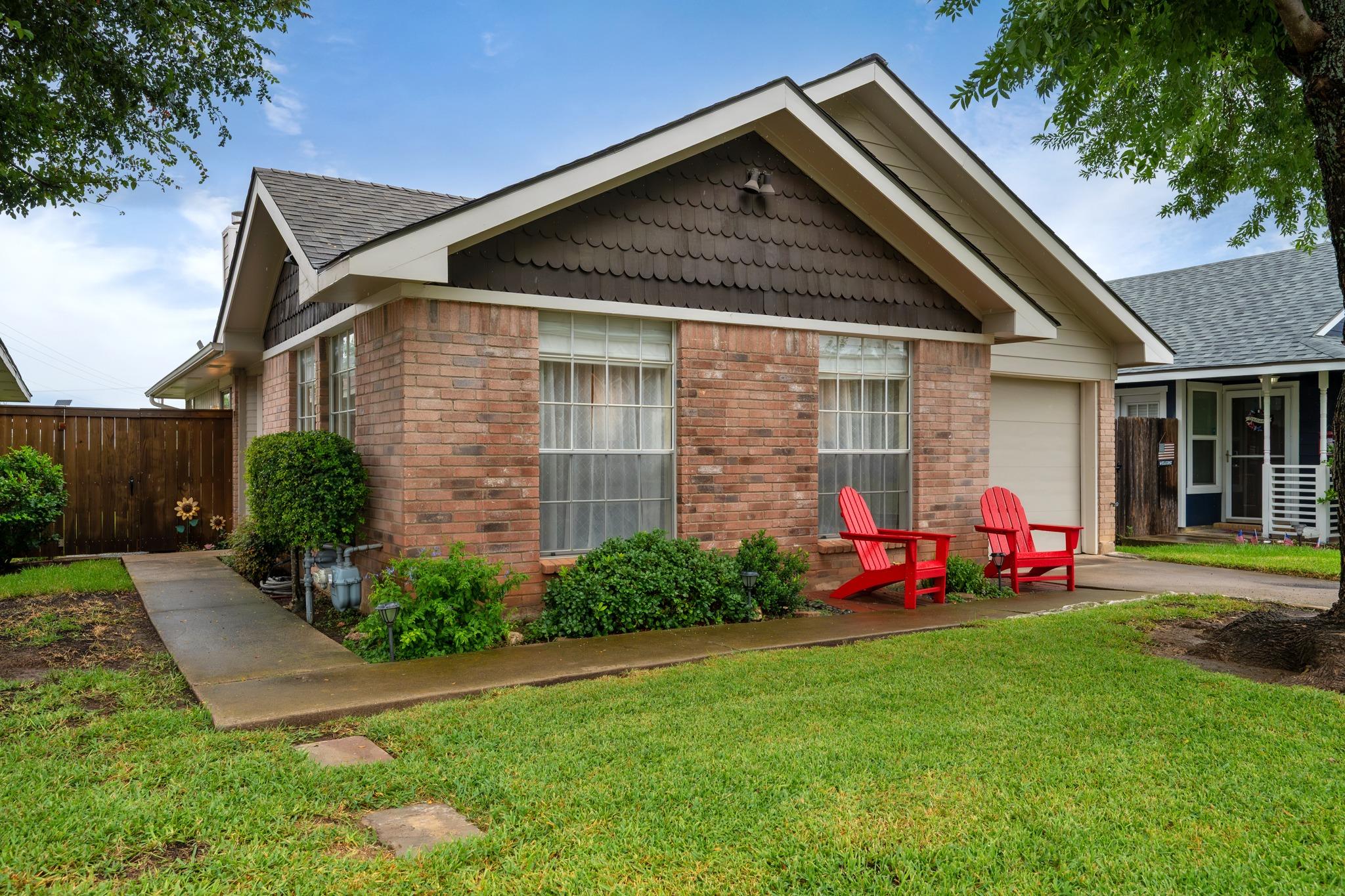 Listing photo 1 of 16931  Whitebrush Loop