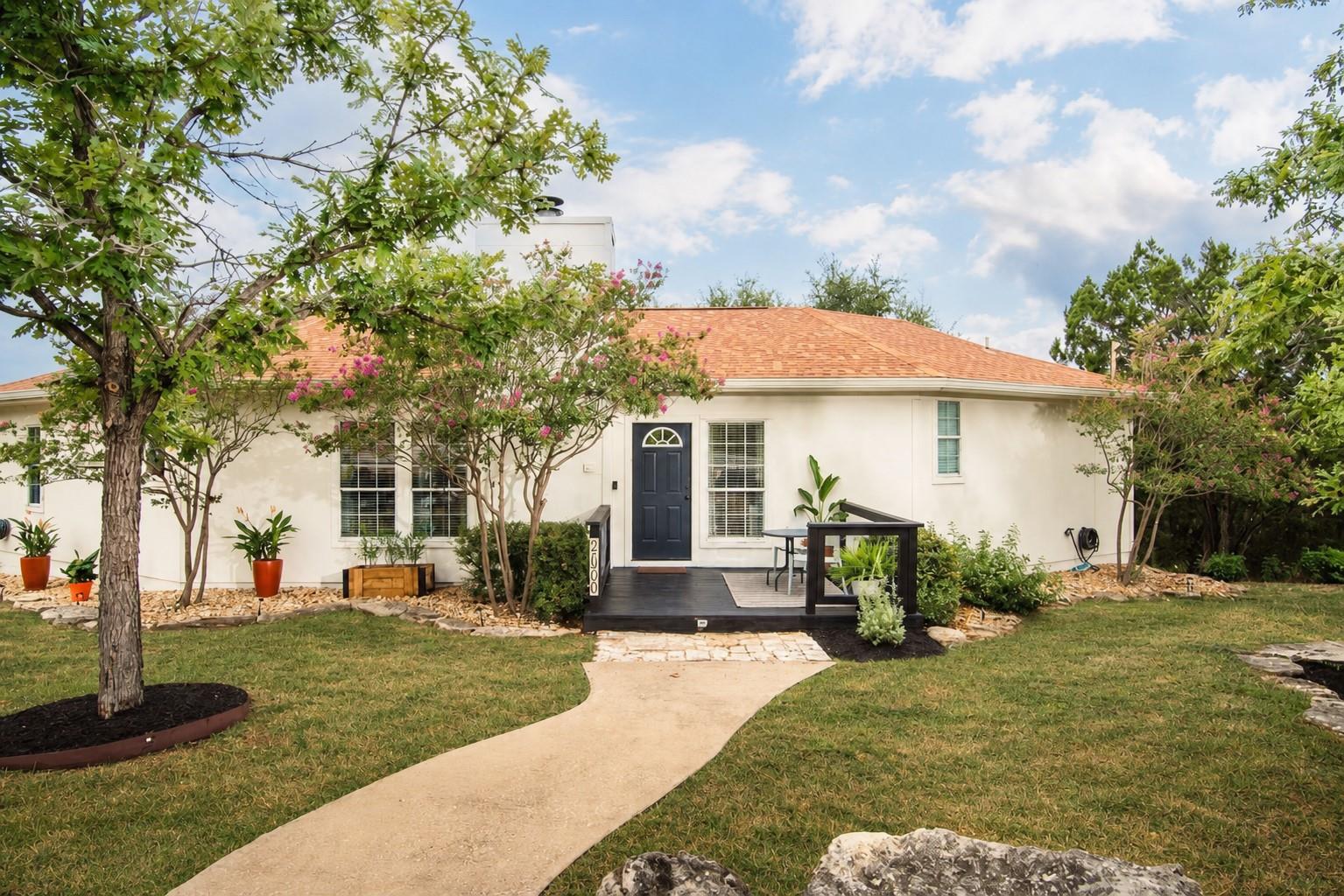 Listing photo 1 of 21900  Moulin Dr