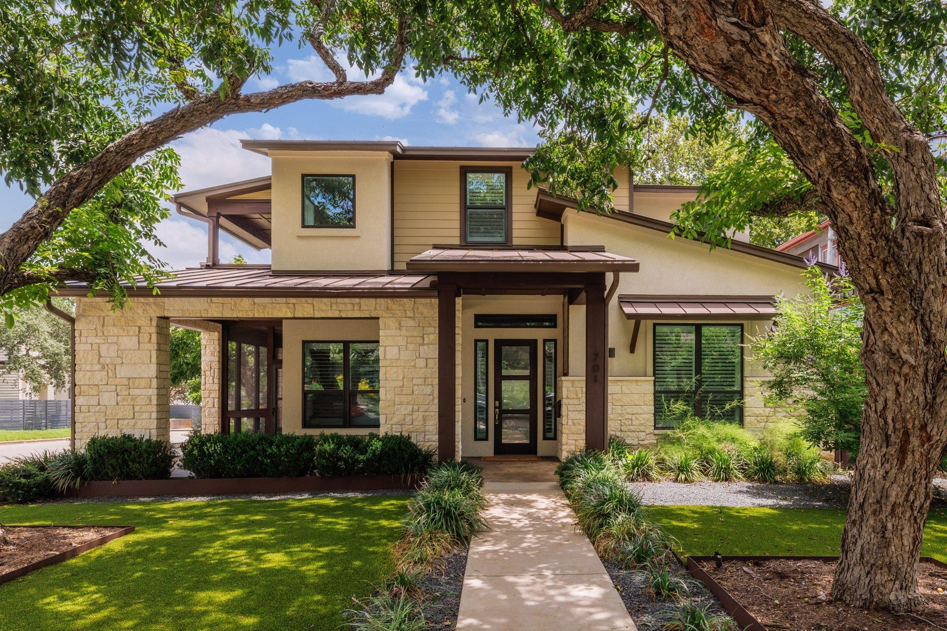 Listing photo 1 of 701  Josephine St