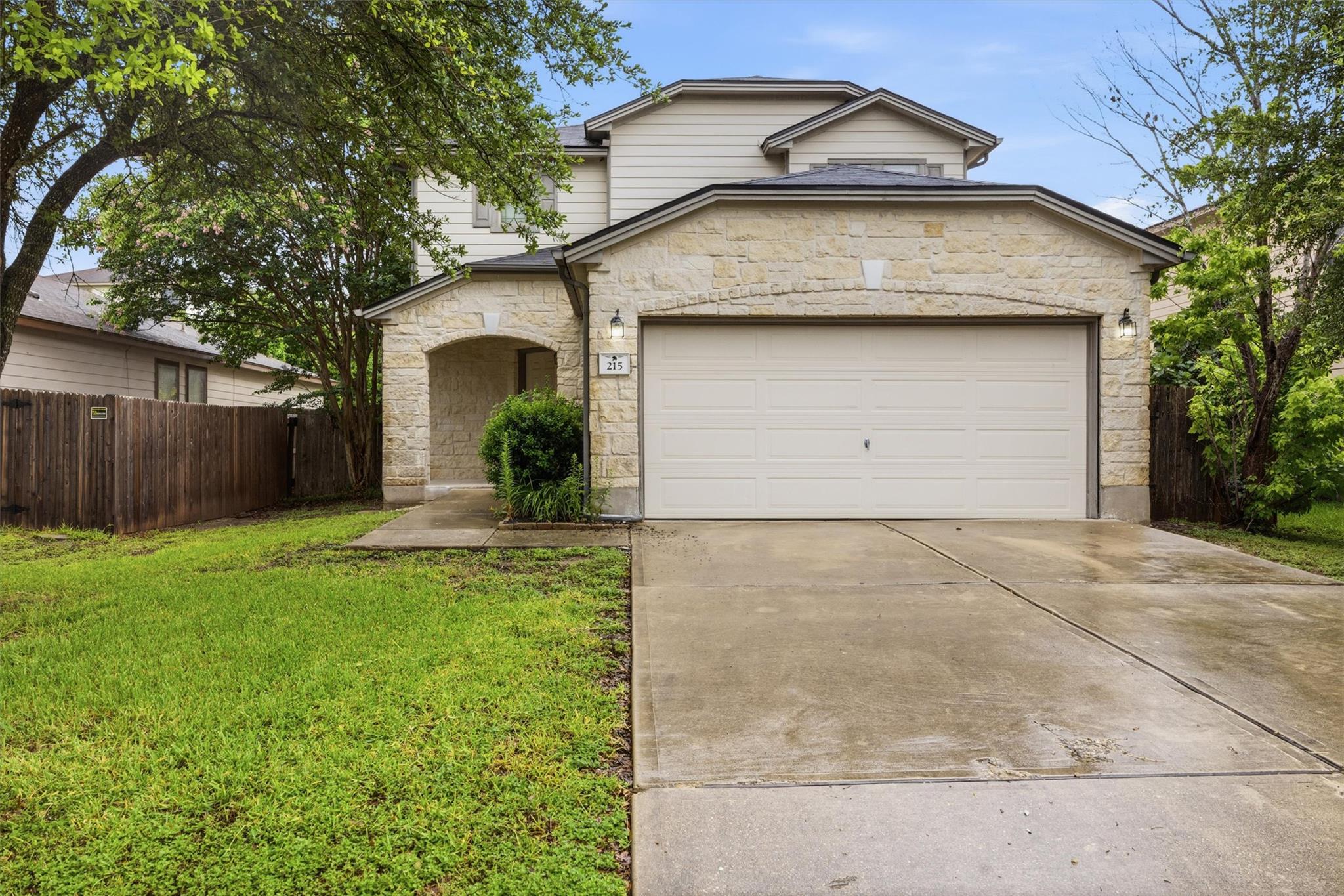 Listing photo 1 of 215  Myrtle St