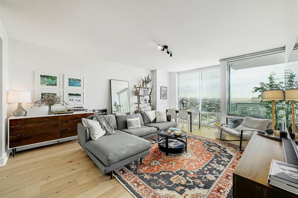 Listing photo 1 of 300  Bowie St  #2706