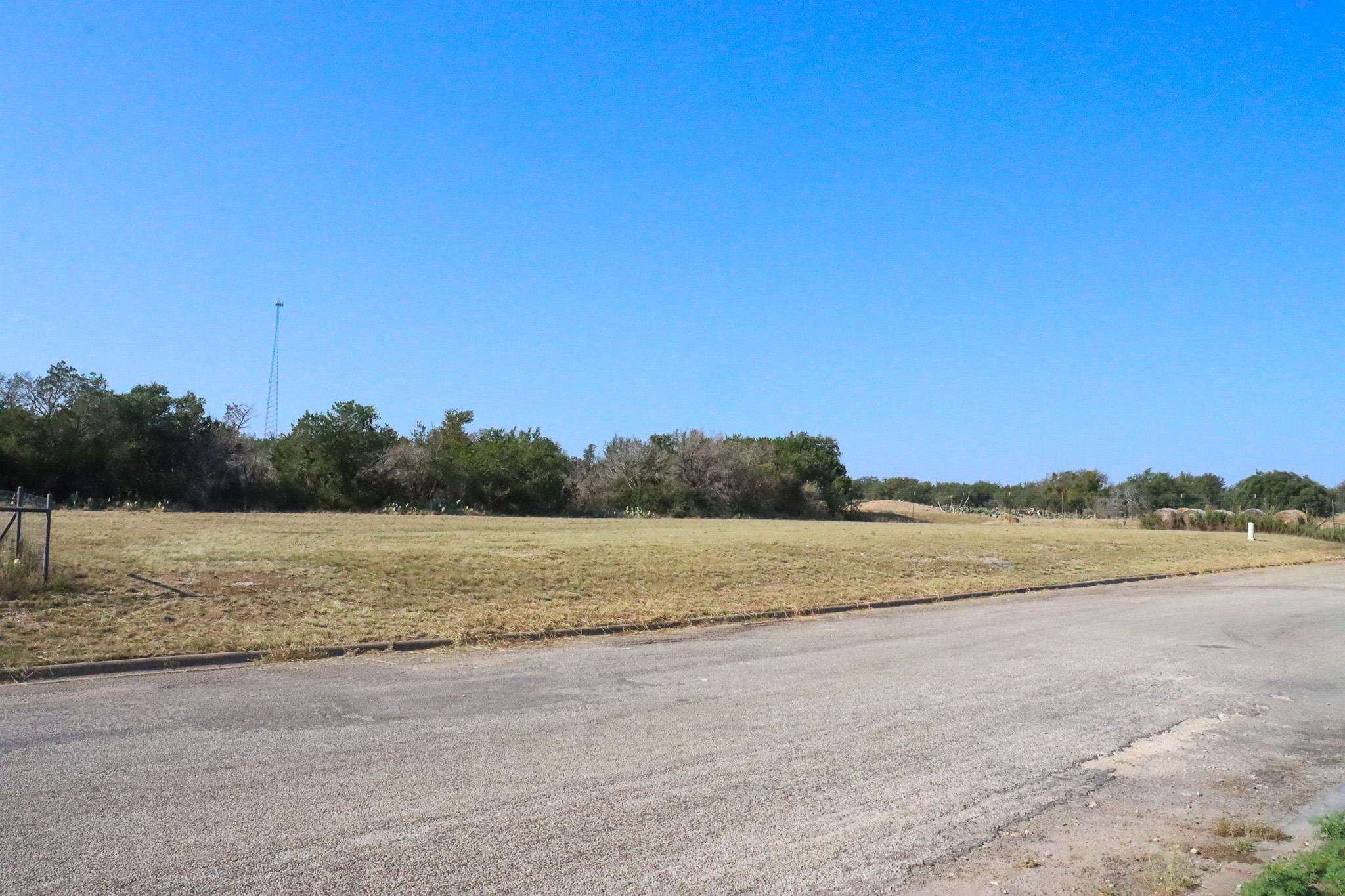 Listing photo 1 of 205 E Kelly Ln