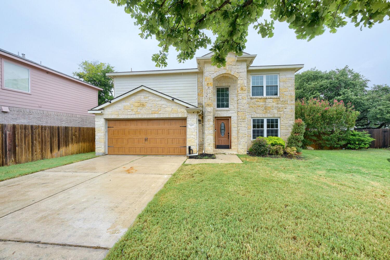 Listing photo 1 of 1405  Hawk Dr