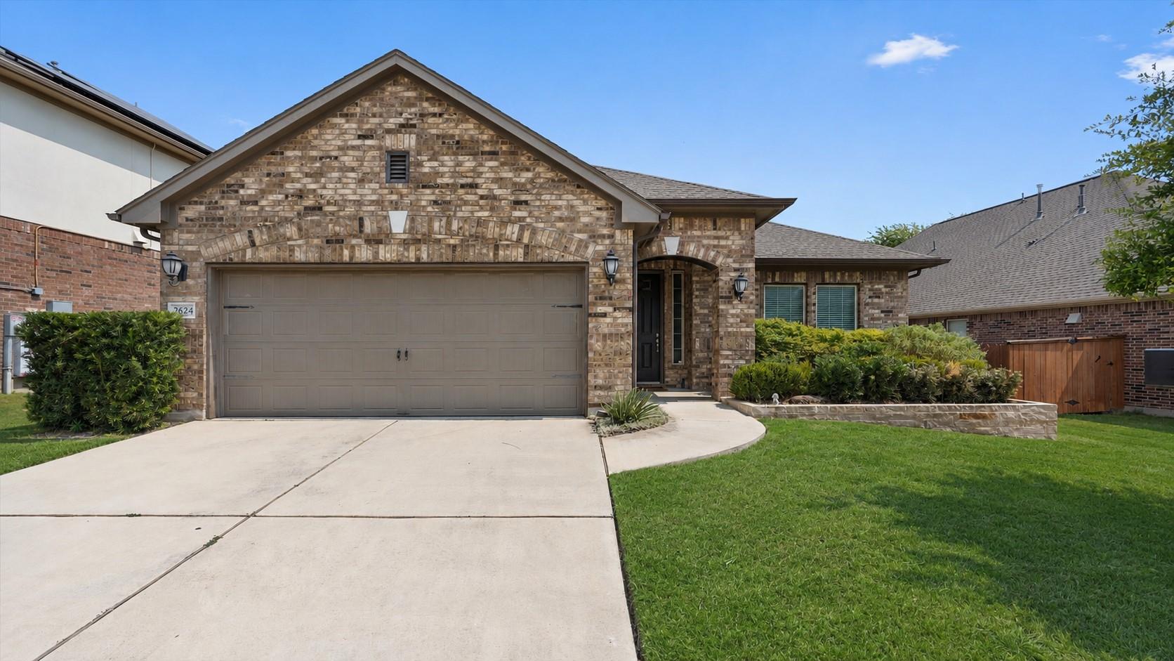 Listing photo 1 of 2624  Enza Dr