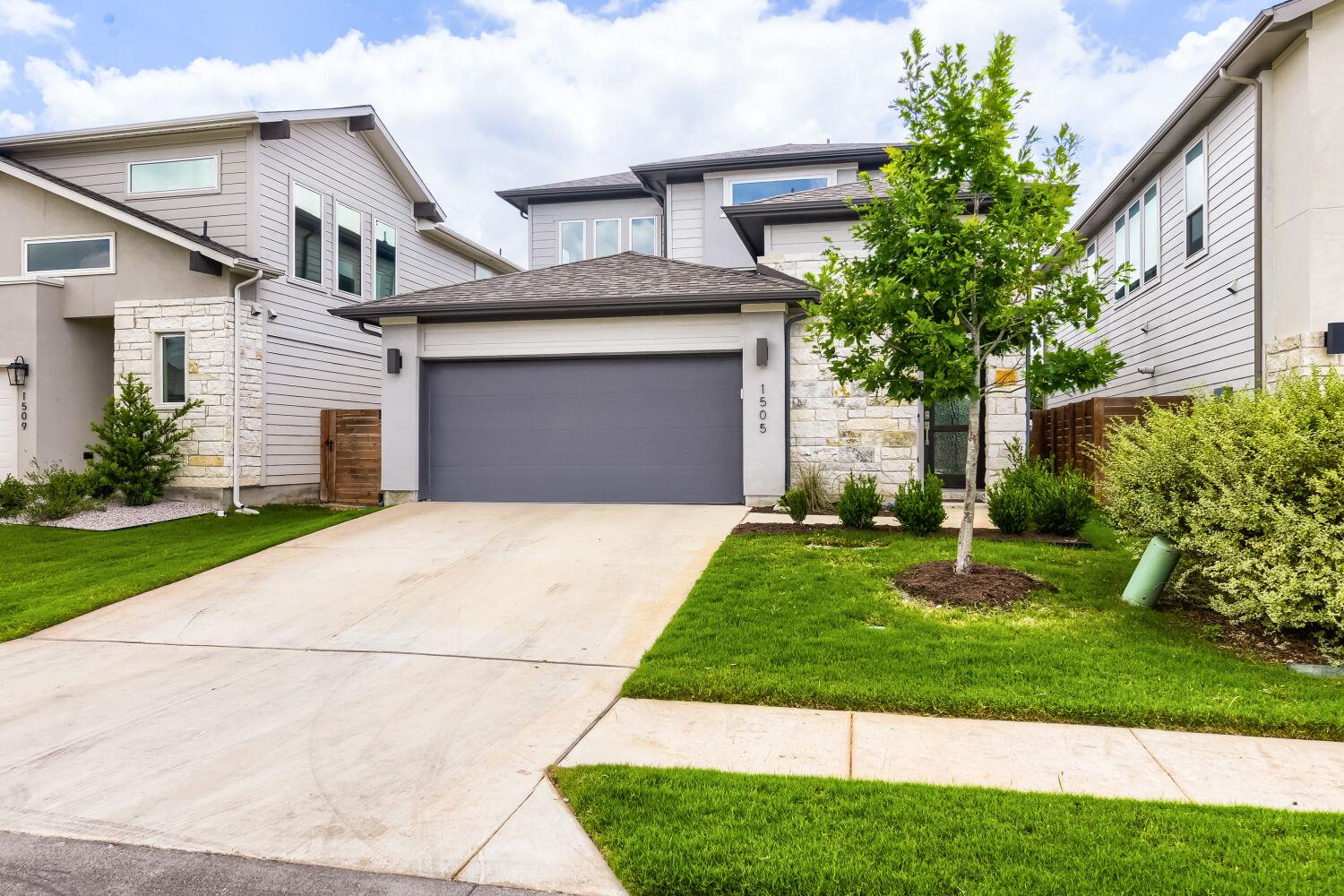 Listing photo 1 of 1505  Seeger Dr