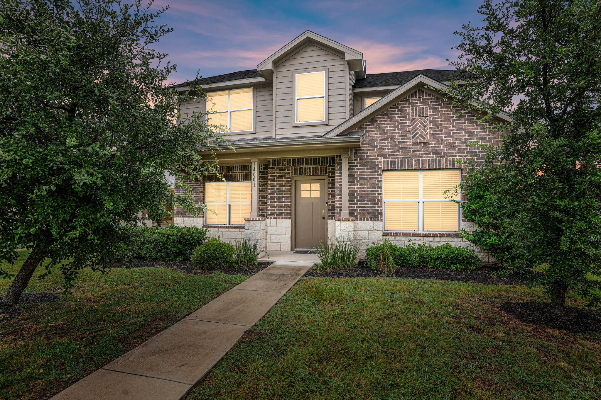 Listing photo 1 of 14001  Heywood Dr