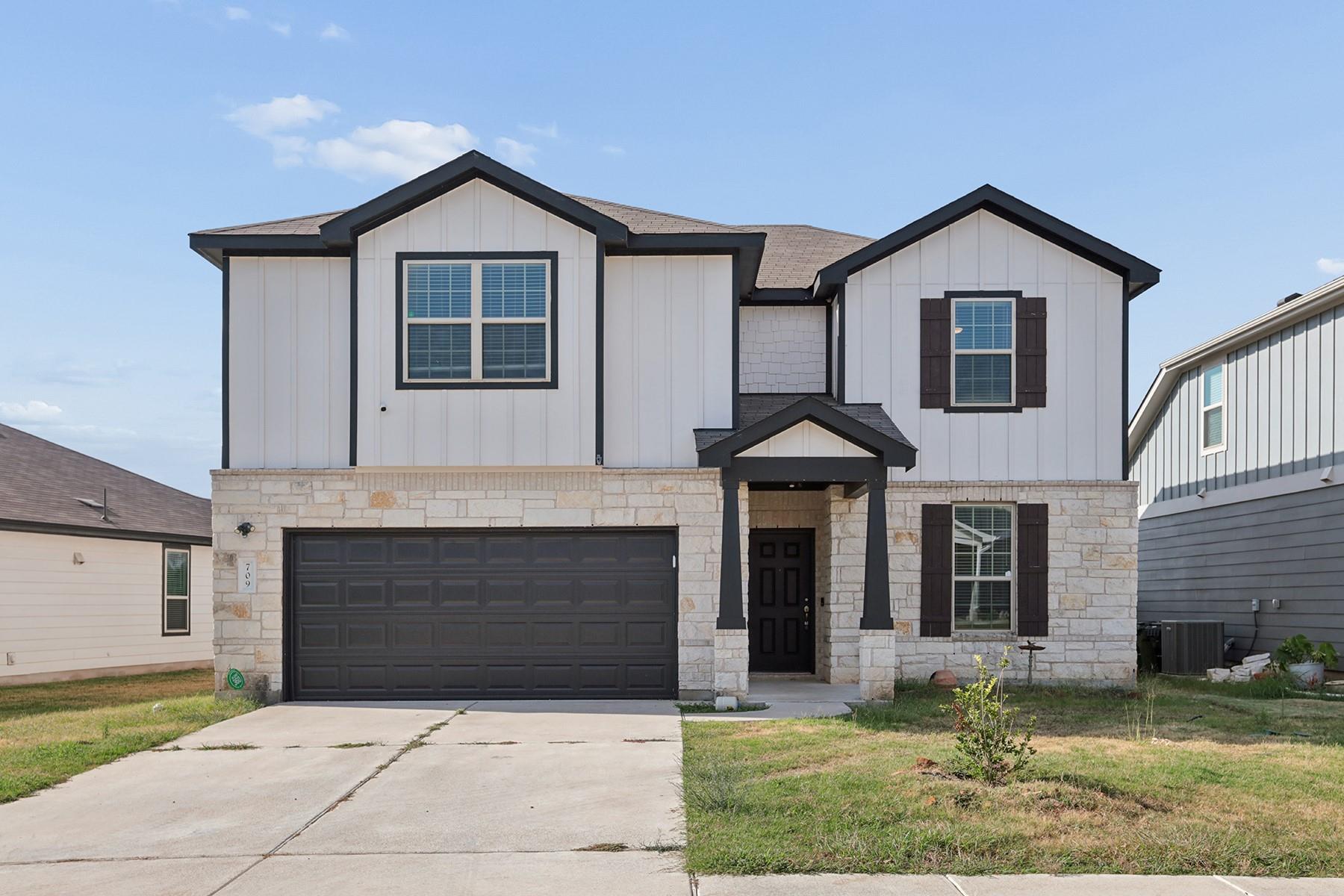 Listing photo 1 of 709  Hummingbird Ln